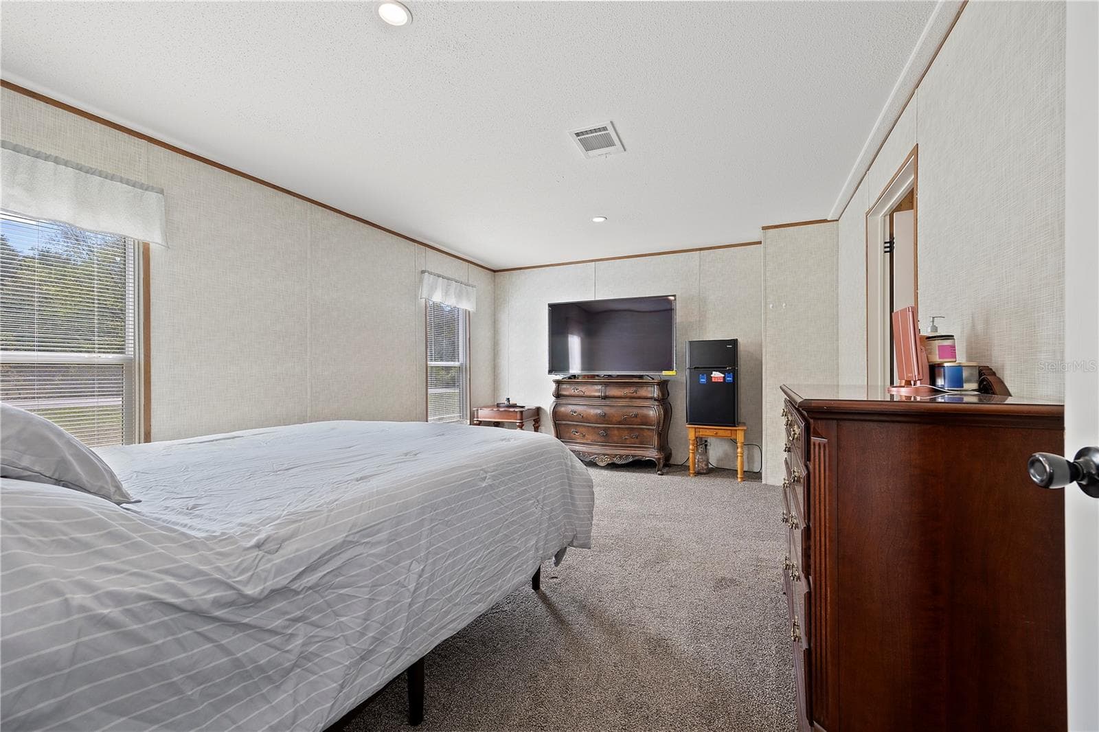 Manufactured Home at 387 NW LAMAR PL, LAKE CITY, photo 11 of 34