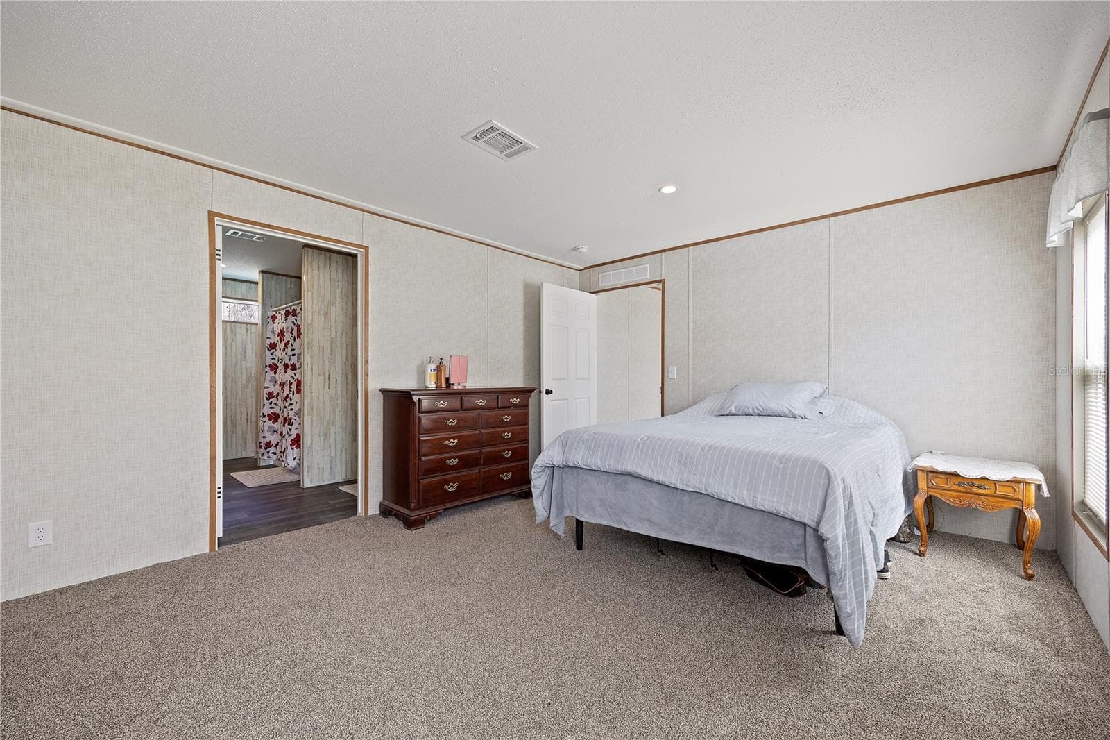 Manufactured Home at 387 NW LAMAR PL, LAKE CITY, photo 12 of 34
