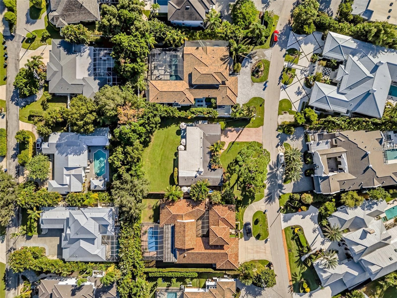 Impressive 15,667 -square feet homesite offering ample space to create a luxurious custom residential and private outdoor retreat. - 1605 N LAKE SHORE DR, SARASOTA