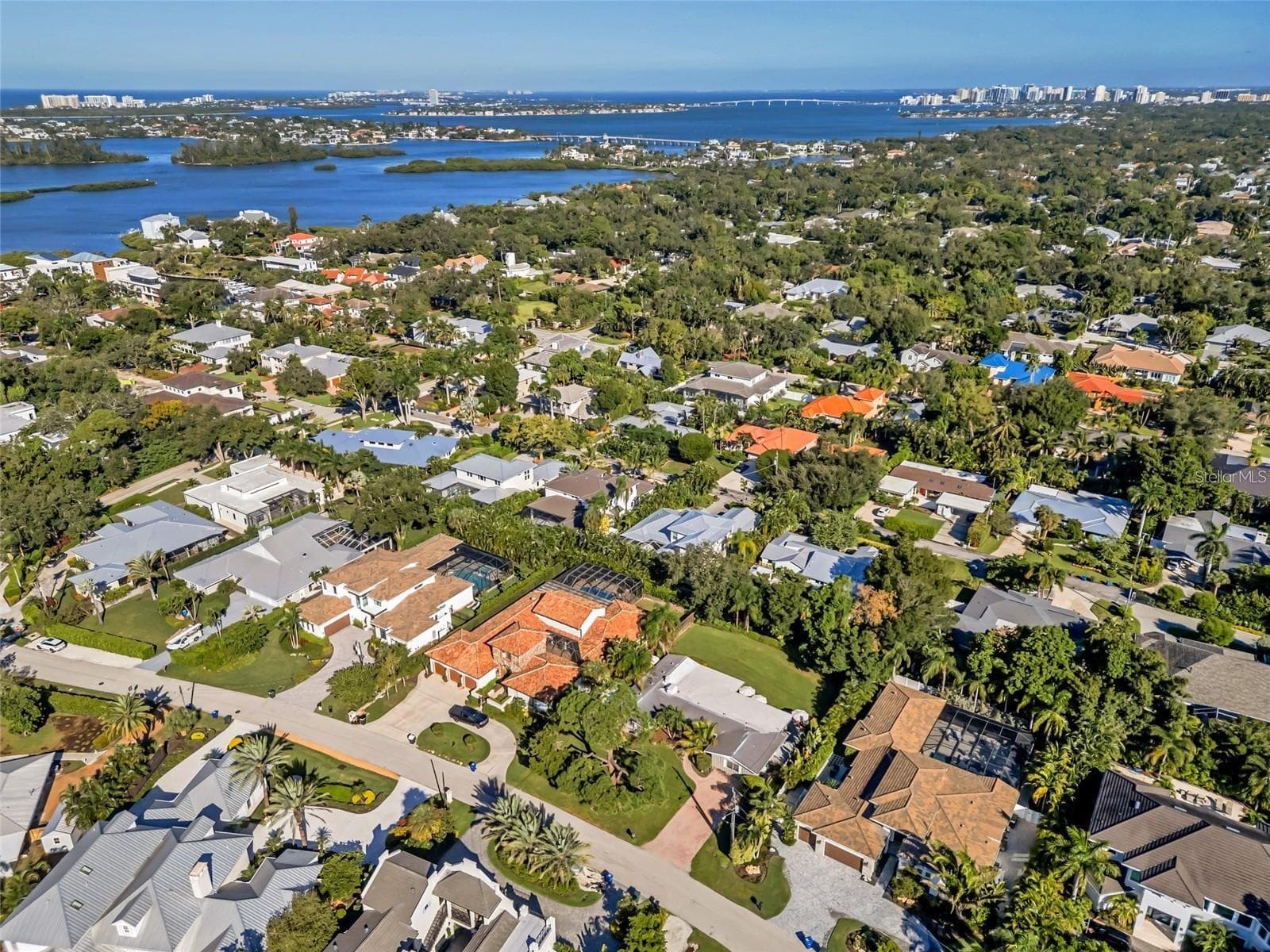 Ideally situated near downtown Sarasota and charming Southside Village, offering effortless access to world-class arts and culture, exceptional dining, boutique shopping, and vibrant entertainment - 1605 N LAKE SHORE DR, SARASOTA