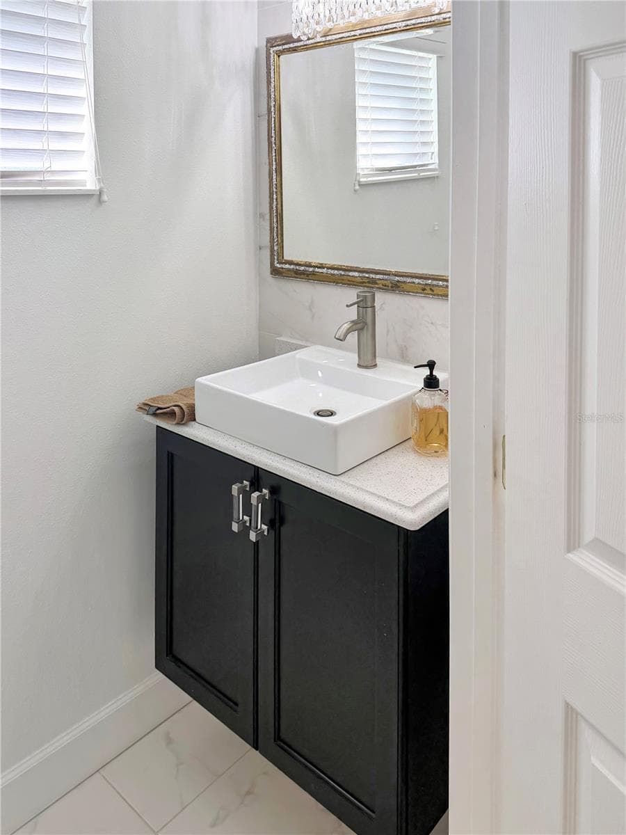 Townhouse at 4445 AMBERLY OAKS CT, TAMPA, photo 10 of 27