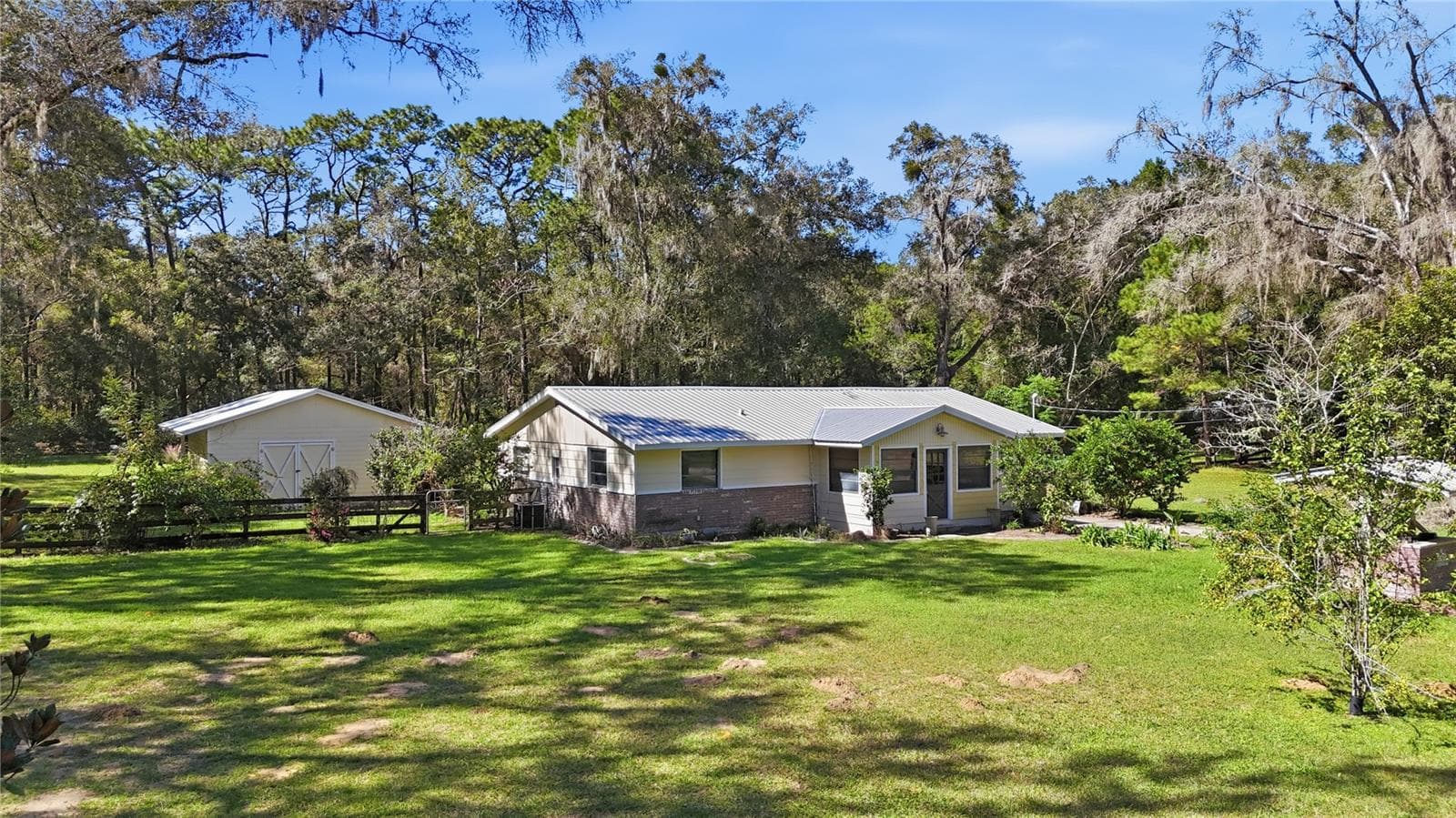 Single Family Residence at 10012 N TALL PINES TER, DUNNELLON, photo 2 of 31