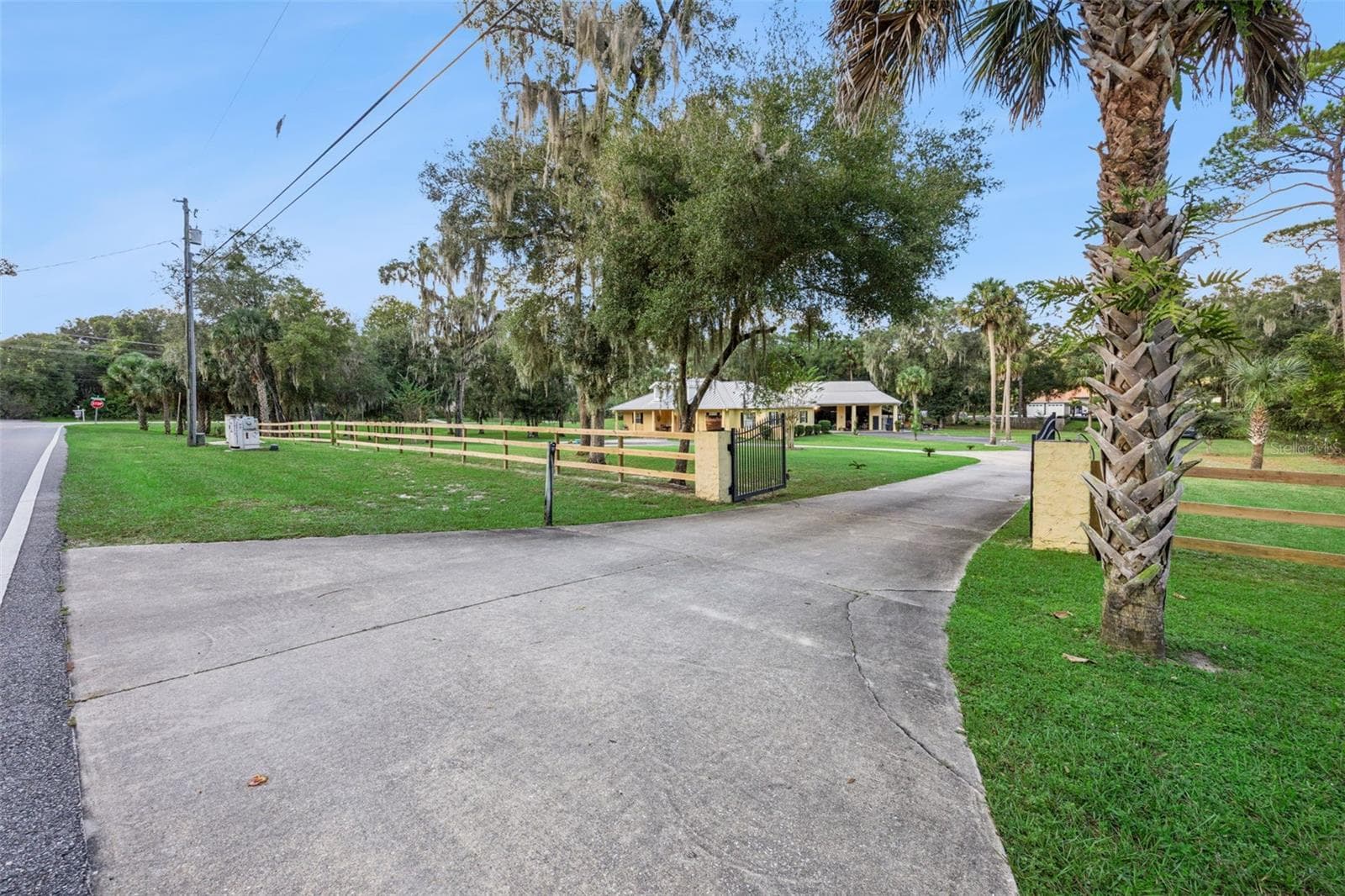 Entrance - 1050 DEERFOOT RD, DELAND