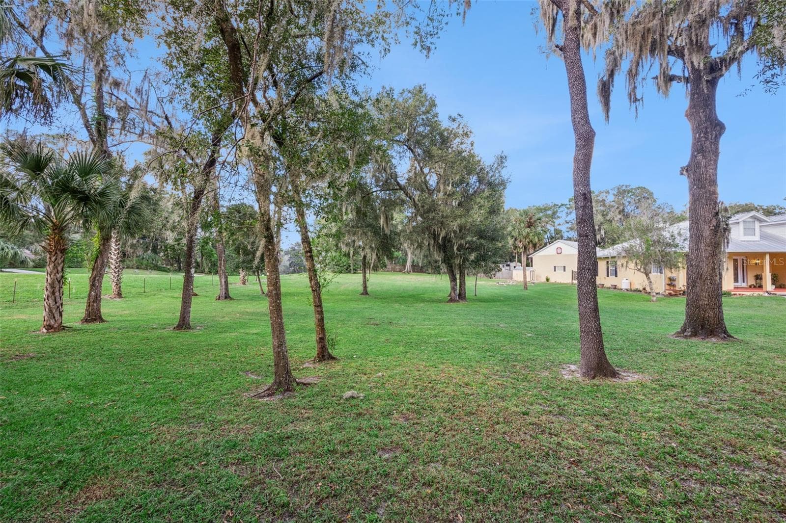Yard - 1050 DEERFOOT RD, DELAND