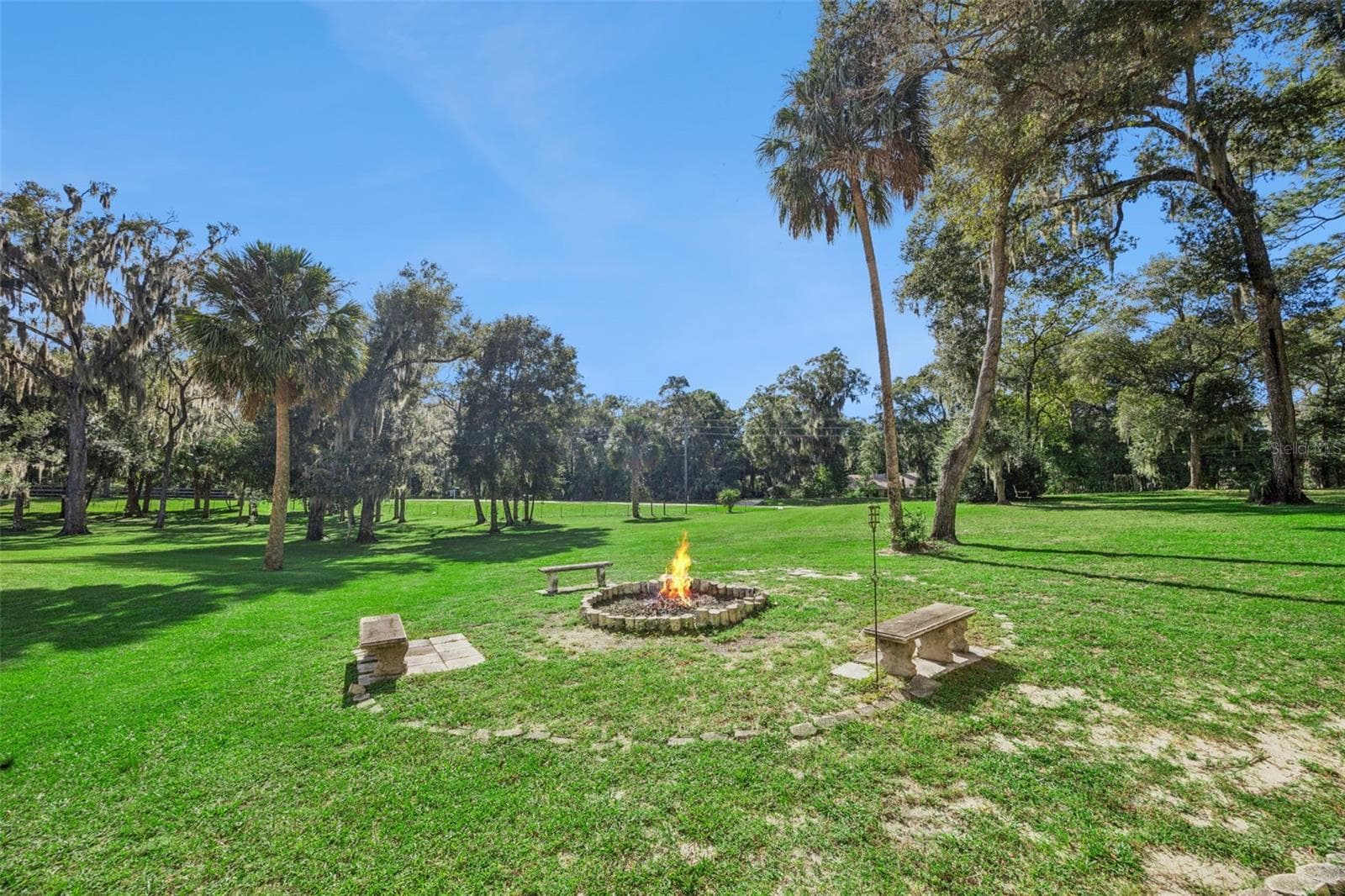 Firepit - 1050 DEERFOOT RD, DELAND