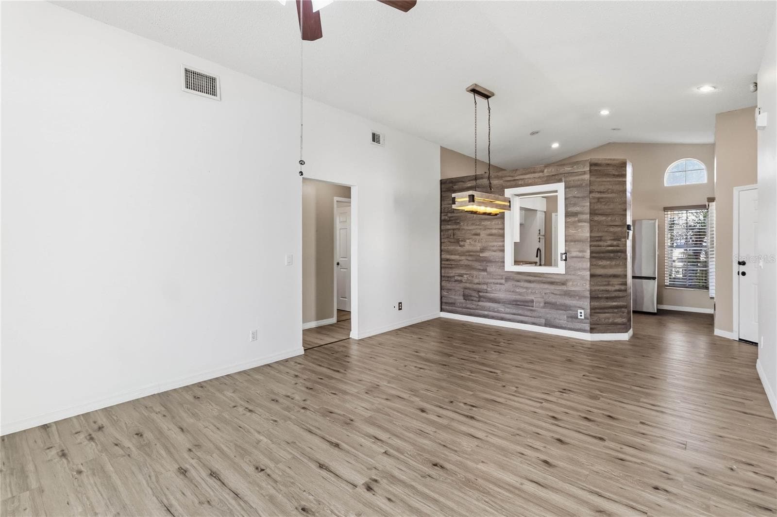 Single Family Residence at 1611 BRIDGEVIEW CIR, ORLANDO, photo 5 of 25