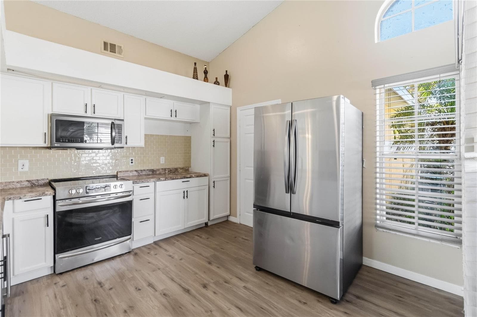Single Family Residence at 1611 BRIDGEVIEW CIR, ORLANDO, photo 7 of 25