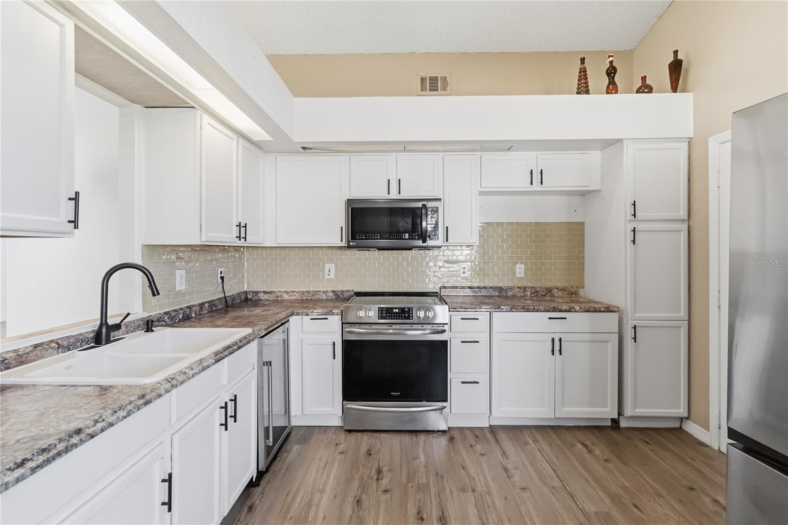 Single Family Residence at 1611 BRIDGEVIEW CIR, ORLANDO, photo 8 of 25