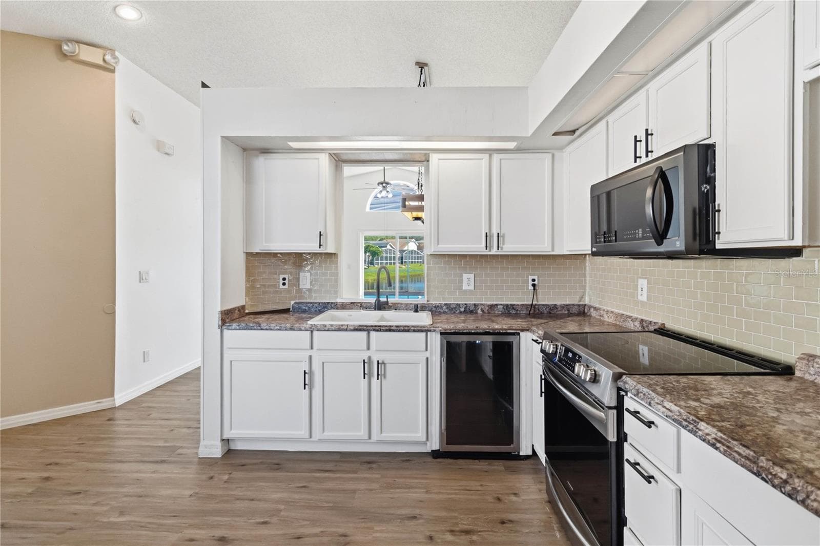 Single Family Residence at 1611 BRIDGEVIEW CIR, ORLANDO, photo 9 of 25