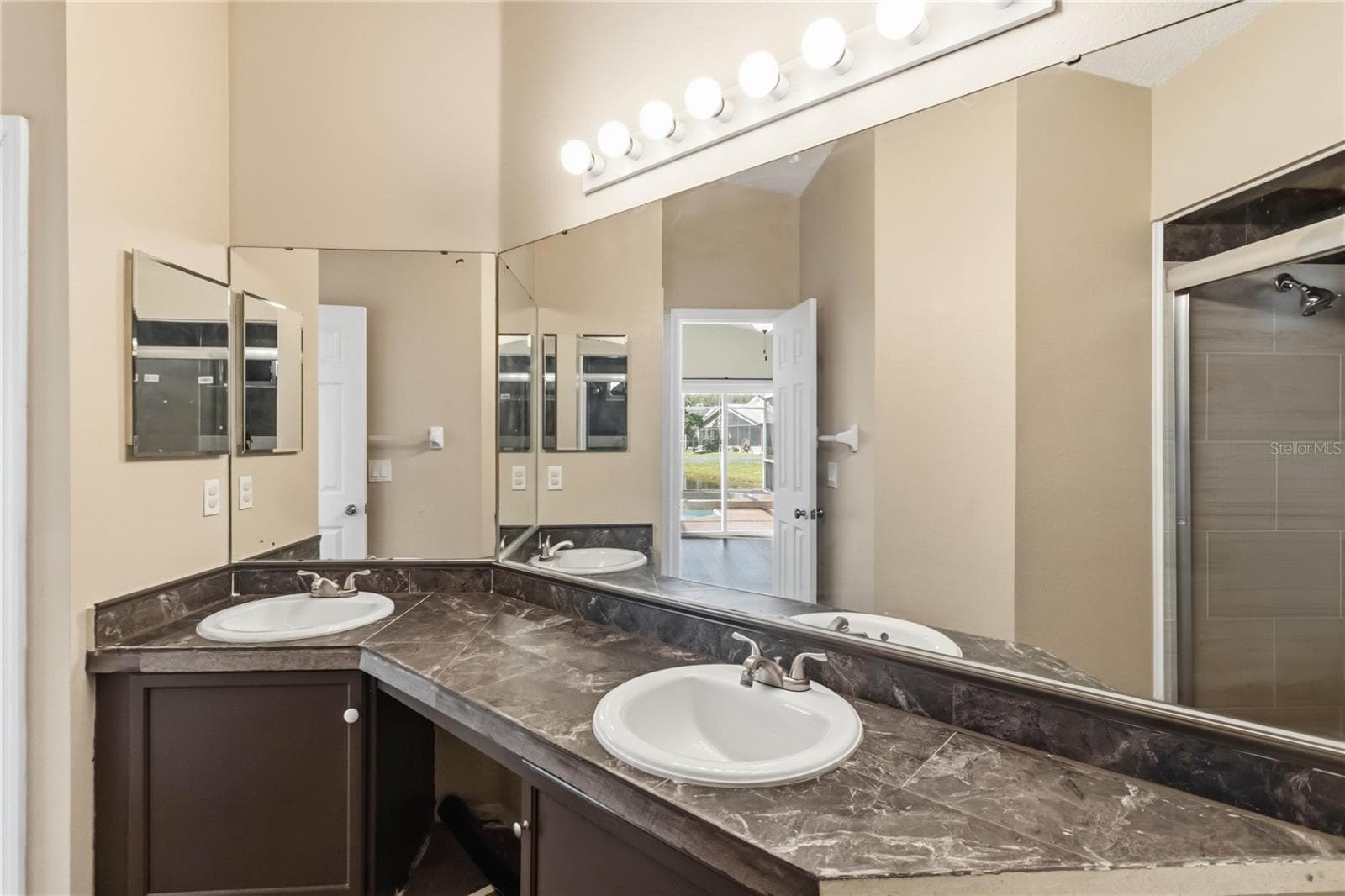 Single Family Residence at 1611 BRIDGEVIEW CIR, ORLANDO, photo 13 of 25