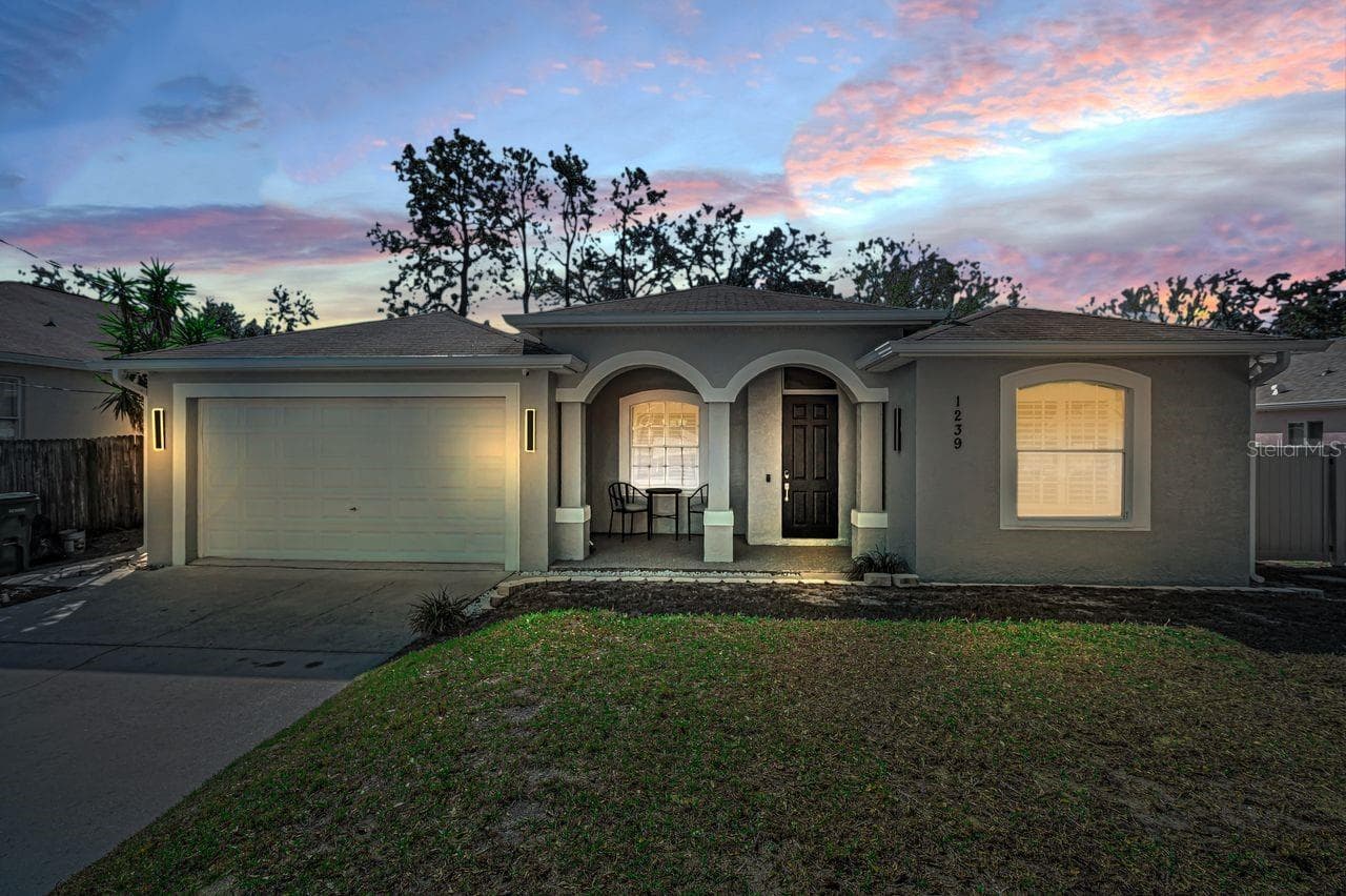 1239 VISTA WAY