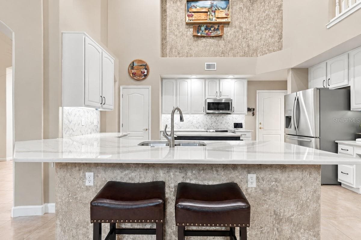 Entertain in the chef's kitchen. - 2631 TREYMORE DR, ORLANDO