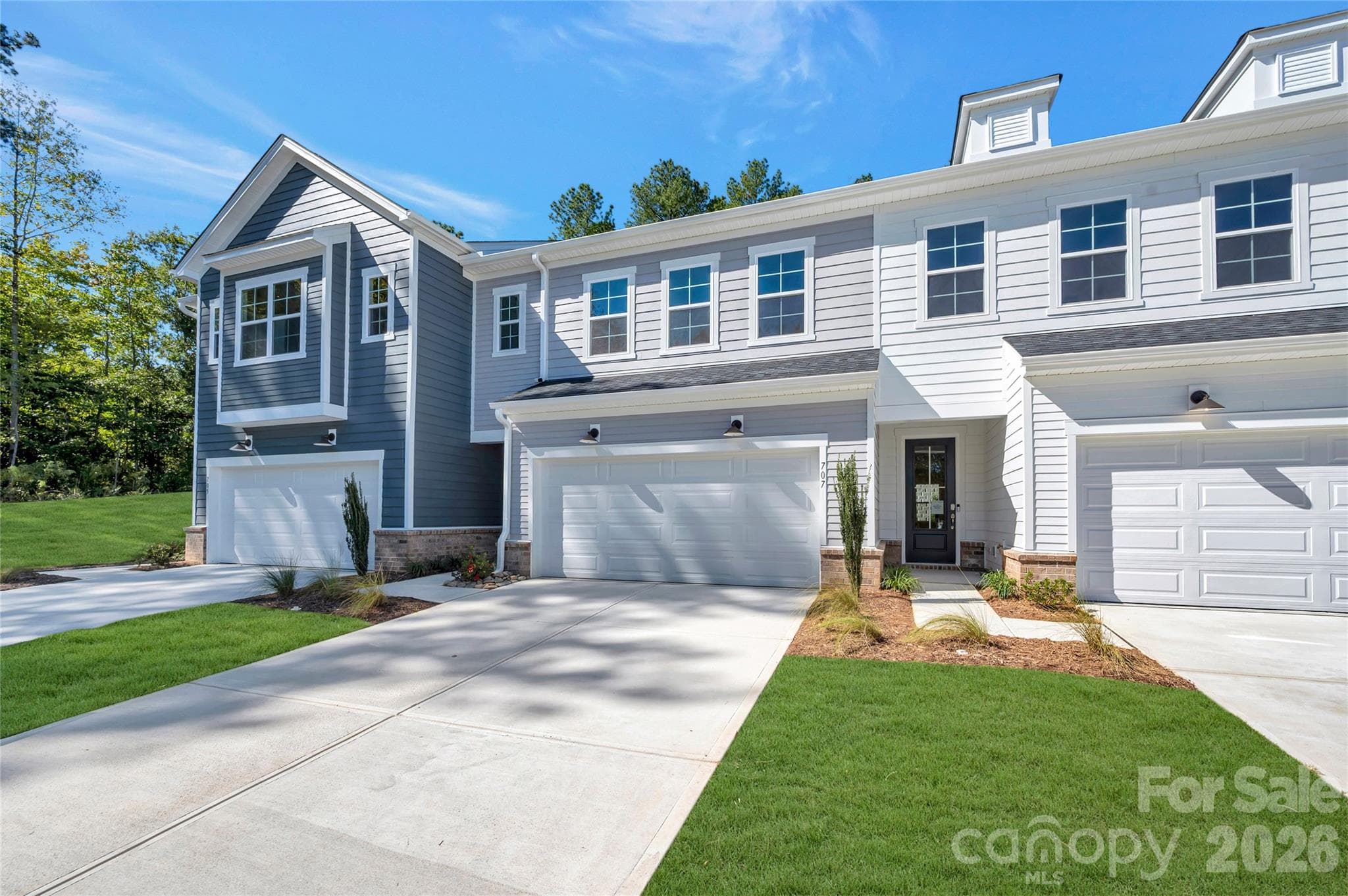 2 bay front-load garage with a full length driveway - 707 Bowery Place, Cramerton