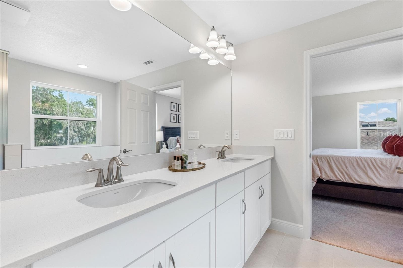 Primary bath with dual sinks and quartz countertops - 14868 SUMMER BRANCH DR, LITHIA