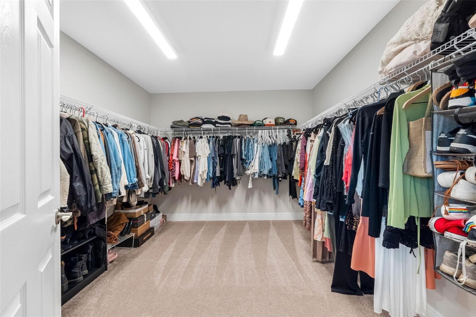 Oversized walk-in closet in the primary suite - 14868 SUMMER BRANCH DR, LITHIA