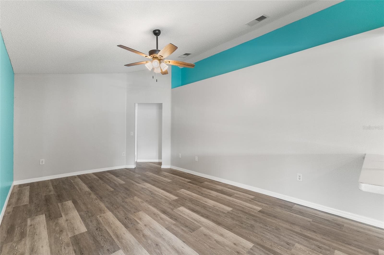 Single Family Residence at 10303 FORDHAM ST, SPRING HILL, photo 15 of 44