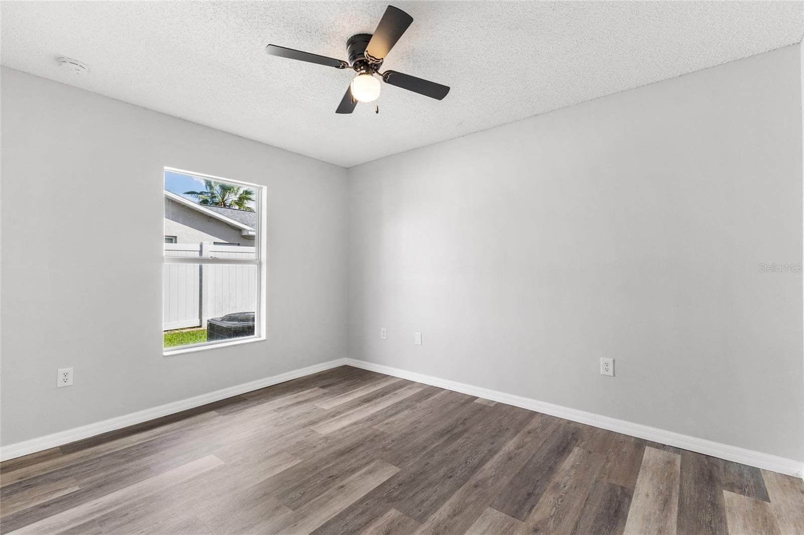 Single Family Residence at 10303 FORDHAM ST, SPRING HILL, photo 32 of 44