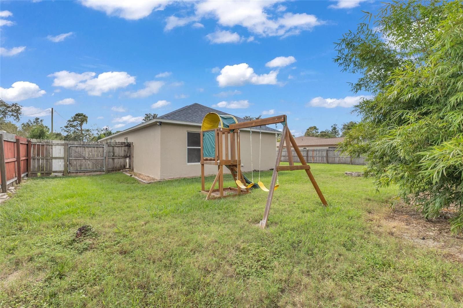 Single Family Residence at 10303 FORDHAM ST, SPRING HILL, photo 38 of 44