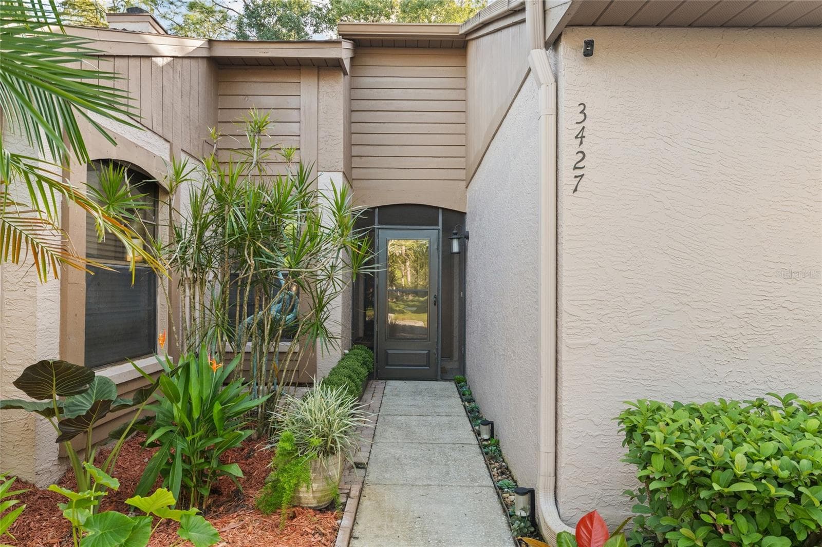 3427 HILLMOOR DR