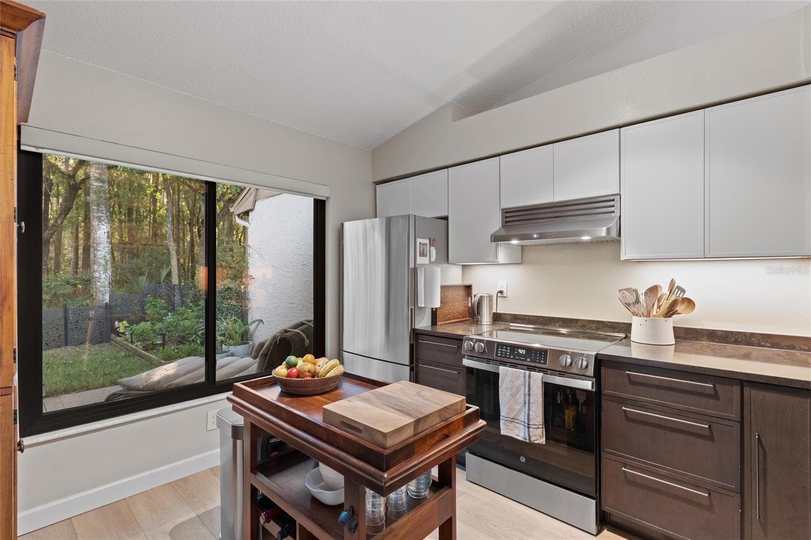 Villa at 3427 HILLMOOR DR, PALM HARBOR, photo 11 of 38