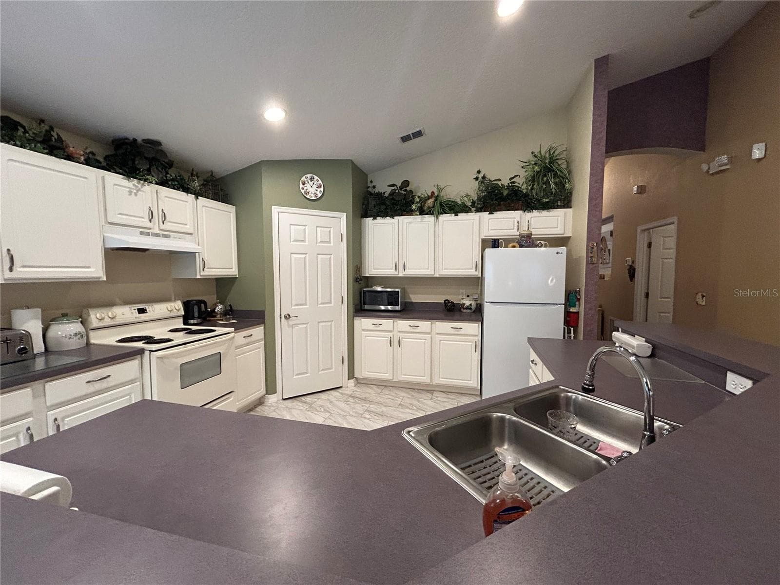 Single Family Residence at 2602 BRANDYWINE CT, KISSIMMEE, photo 12 of 21