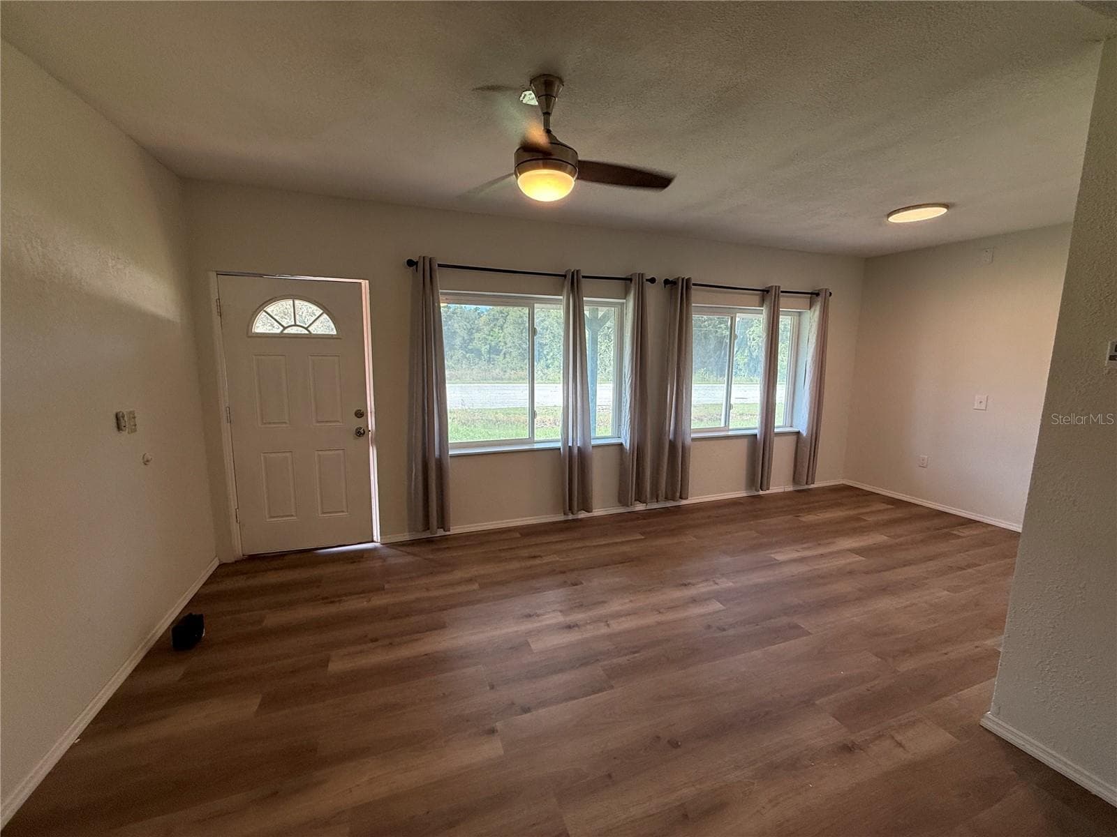 Front waiting area - 12152 FORT KING RD, DADE CITY