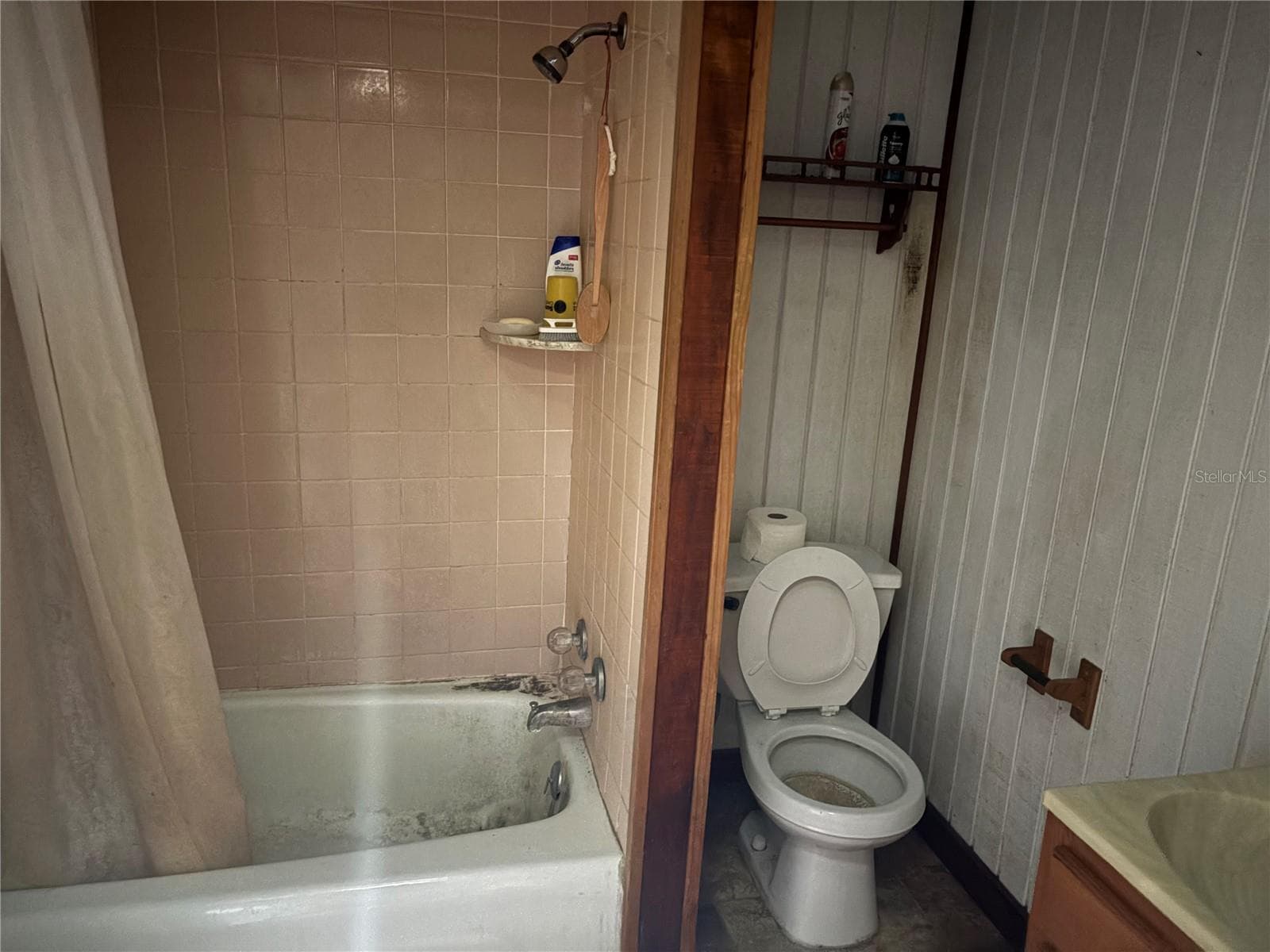 Bathroom w/ Shower-Tub Combo - 3230 SUWANNEE ST, ZOLFO SPRINGS