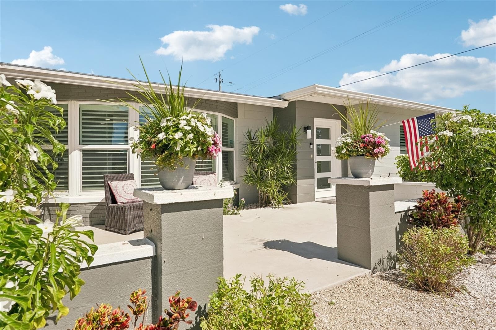 Single Family Residence at 365 SHAMROCK BLVD, VENICE, photo 8 of 64