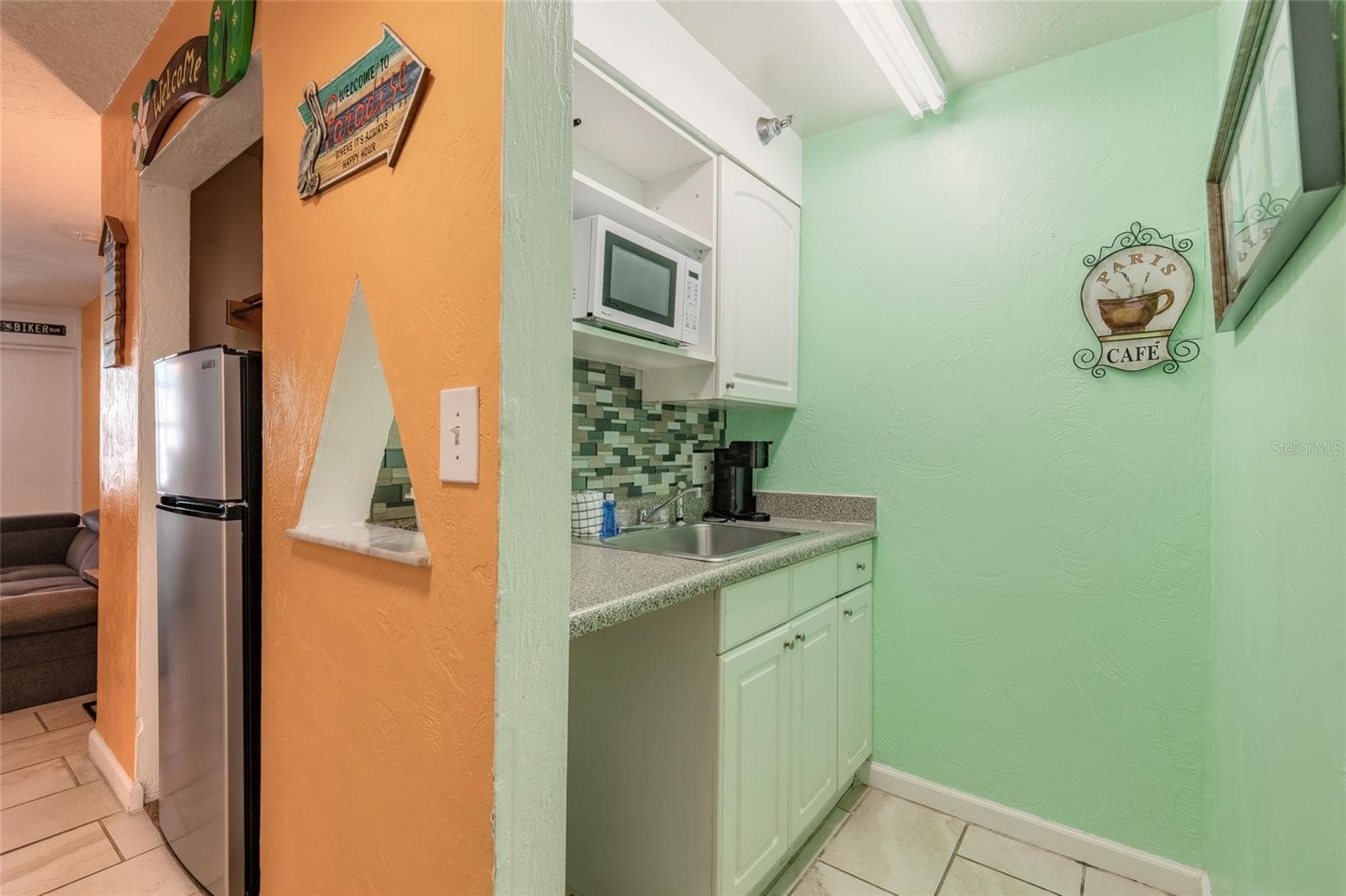 Kitchenette - 313 S ATLANTIC AVE #4200, DAYTONA BEACH