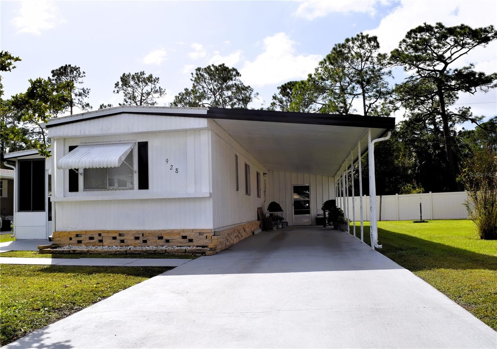 Mobile Home at 928 BLUE HERON BLVD, OSTEEN, photo 2 of 22