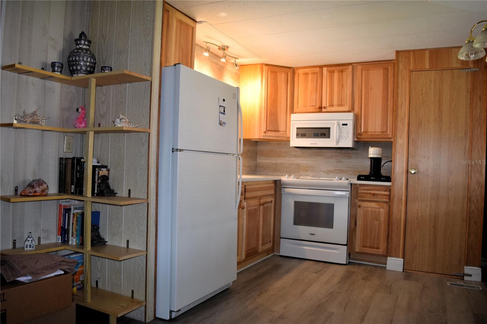 Mobile Home at 928 BLUE HERON BLVD, OSTEEN, photo 4 of 22
