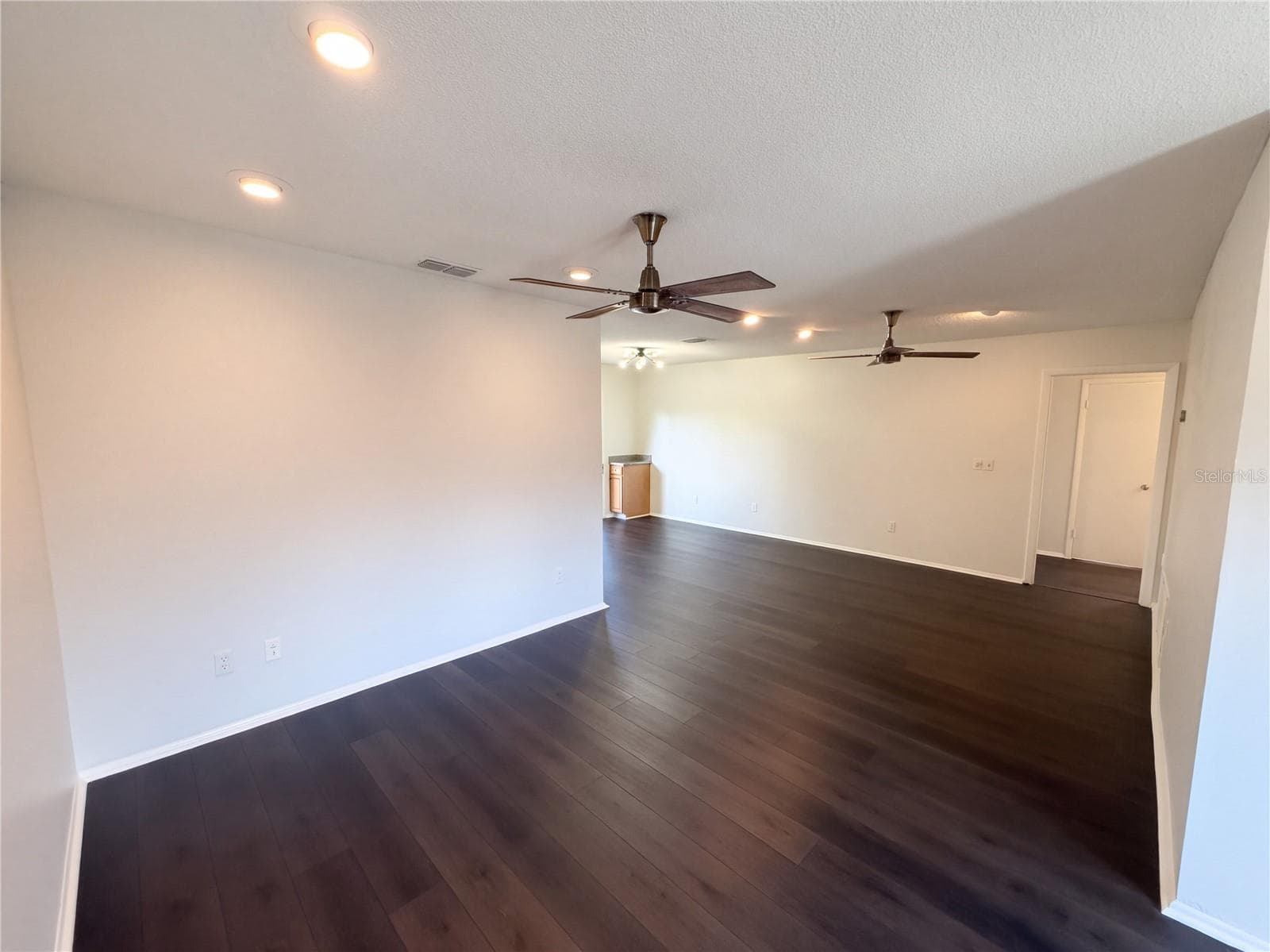 Single Family Residence at 733 LAKEVIEW DR, WINTER SPRINGS, photo 11 of 27
