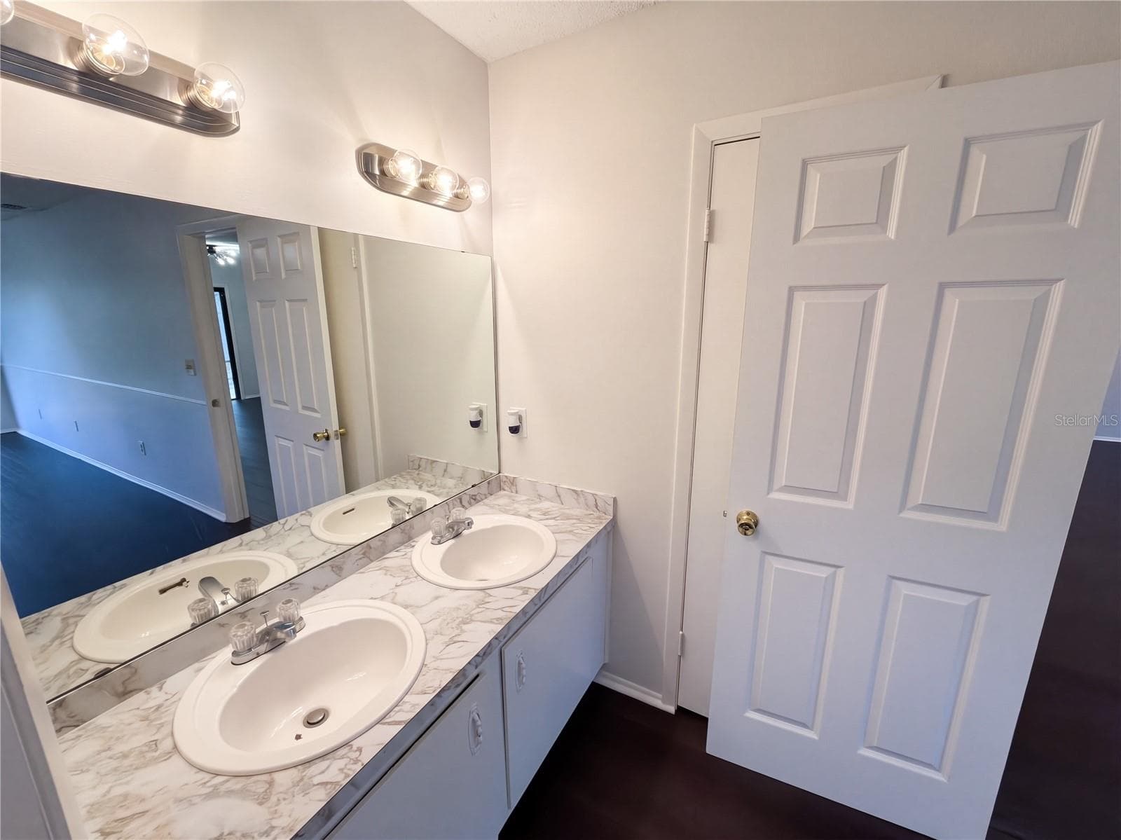 Single Family Residence at 733 LAKEVIEW DR, WINTER SPRINGS, photo 13 of 27