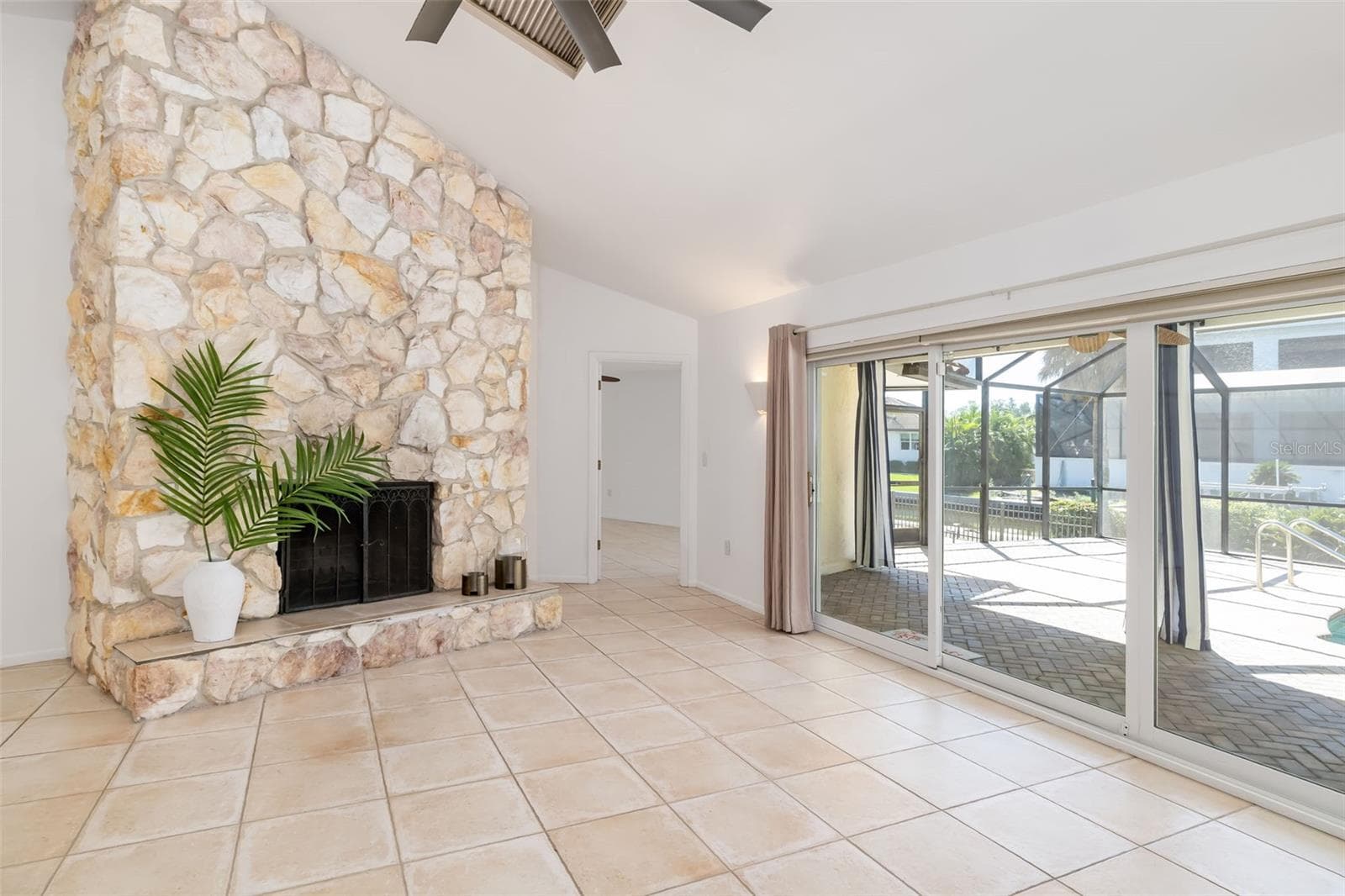 Great room looking out to pool - 5456 AZURE WAY, SARASOTA