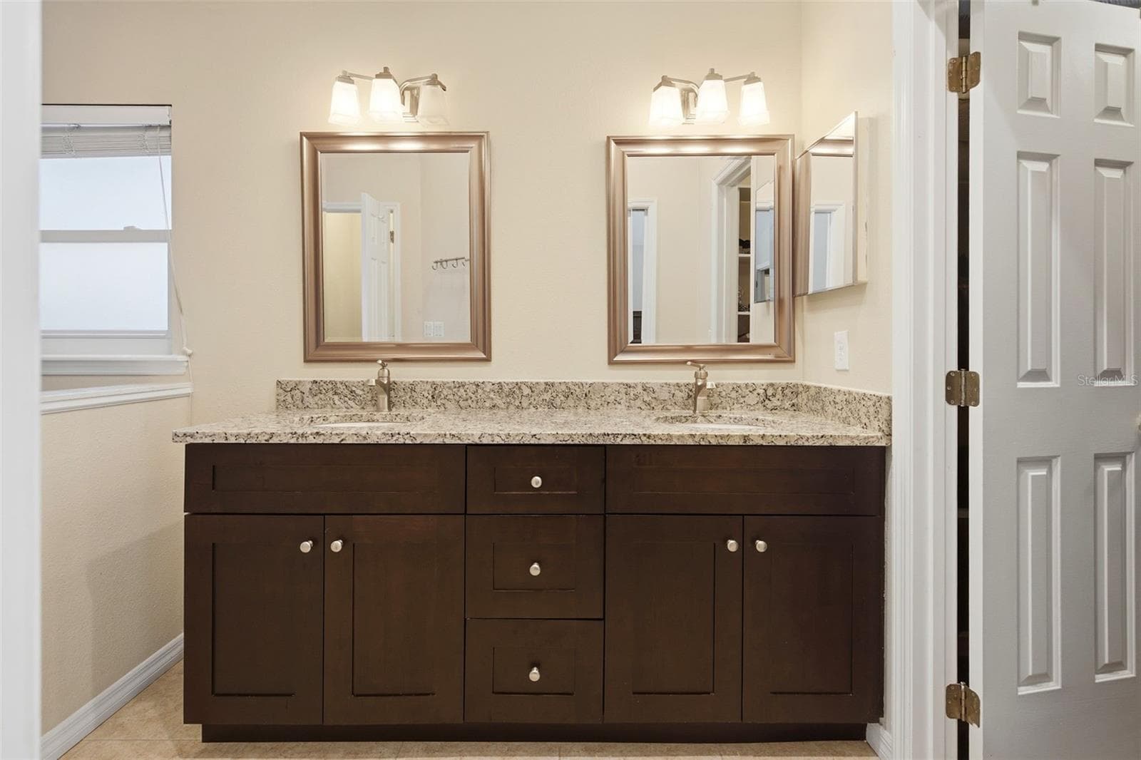 Single Family Residence at 7709 APPLE TREE CIR, ORLANDO, photo 13 of 36