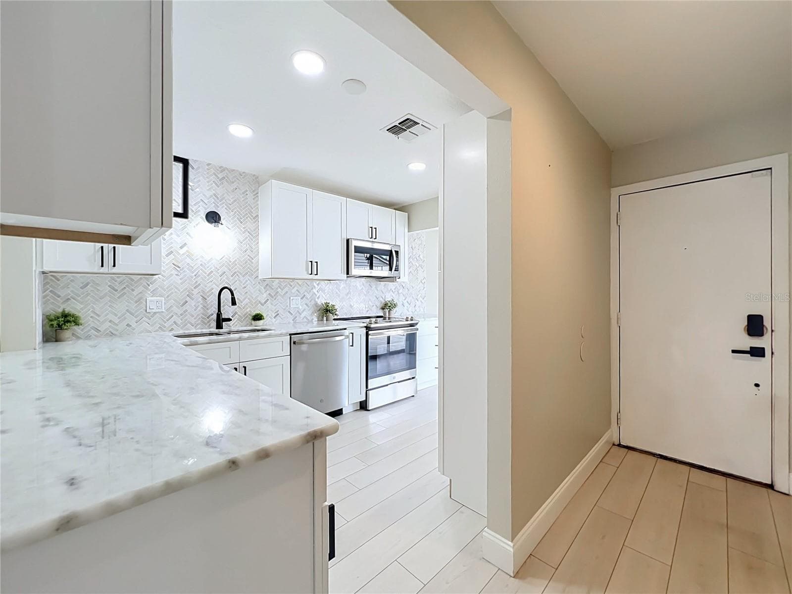 Townhouse at 1437 OAK PL #C, APOPKA, photo 8 of 50