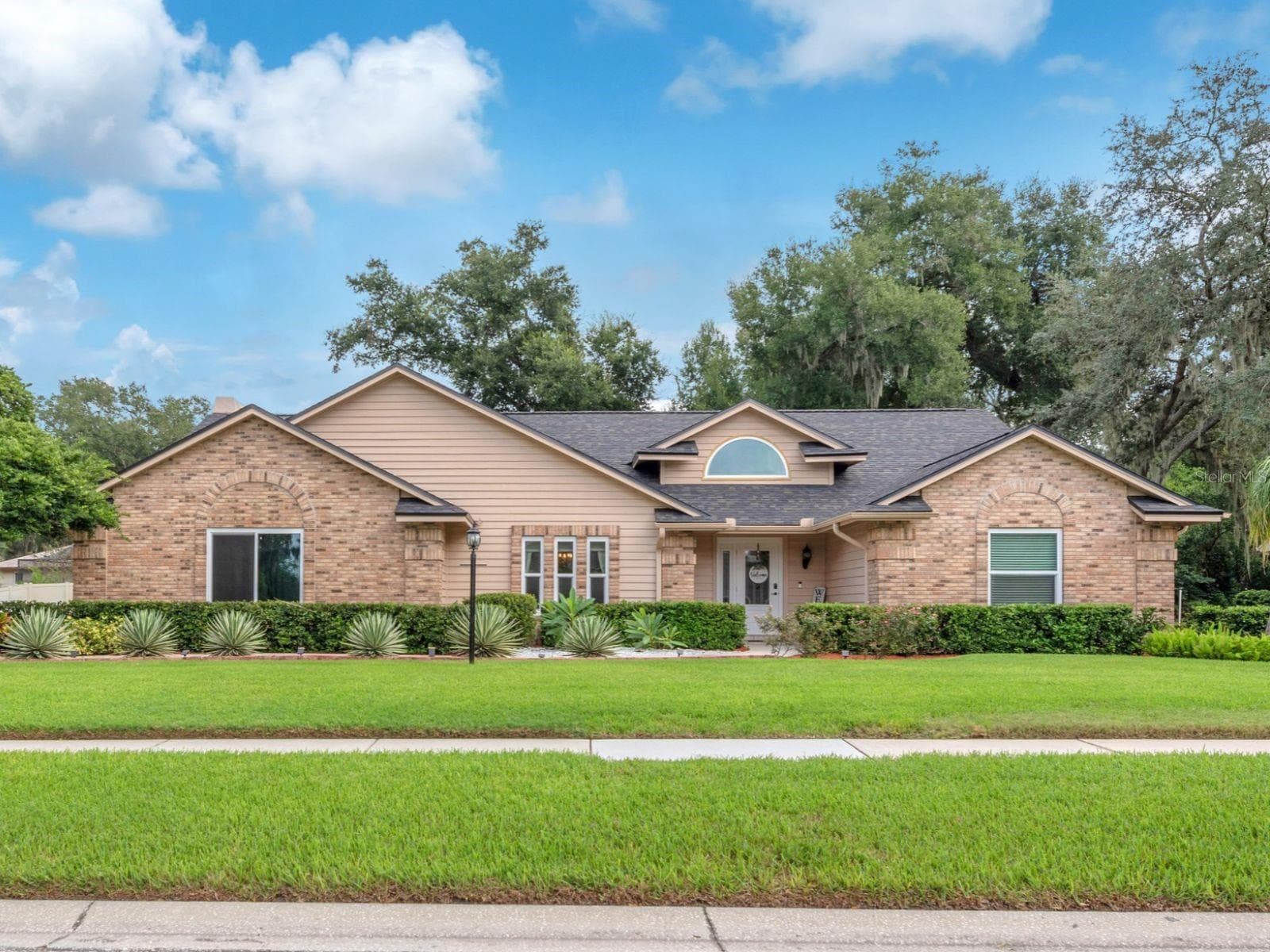2421 OAK LANDING DR