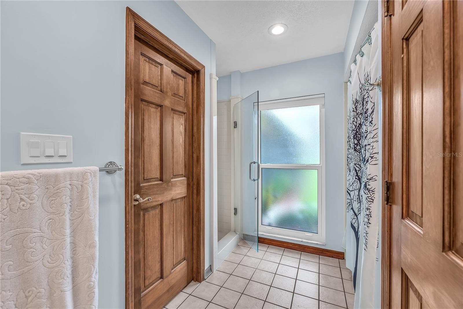 The primary bath features a separate shower, bath tub, private water closet, and linen closet for added comfort, privacy, and storage. - 2421 OAK LANDING DR, BRANDON