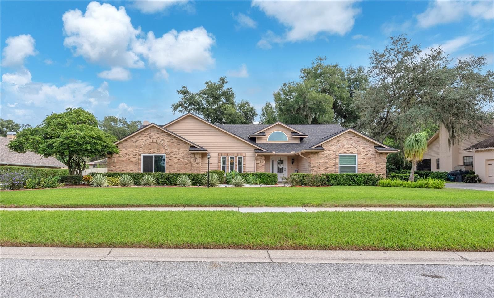 Come discover the comfort, character, and Florida lifestyle waiting for you. - 2421 OAK LANDING DR, BRANDON