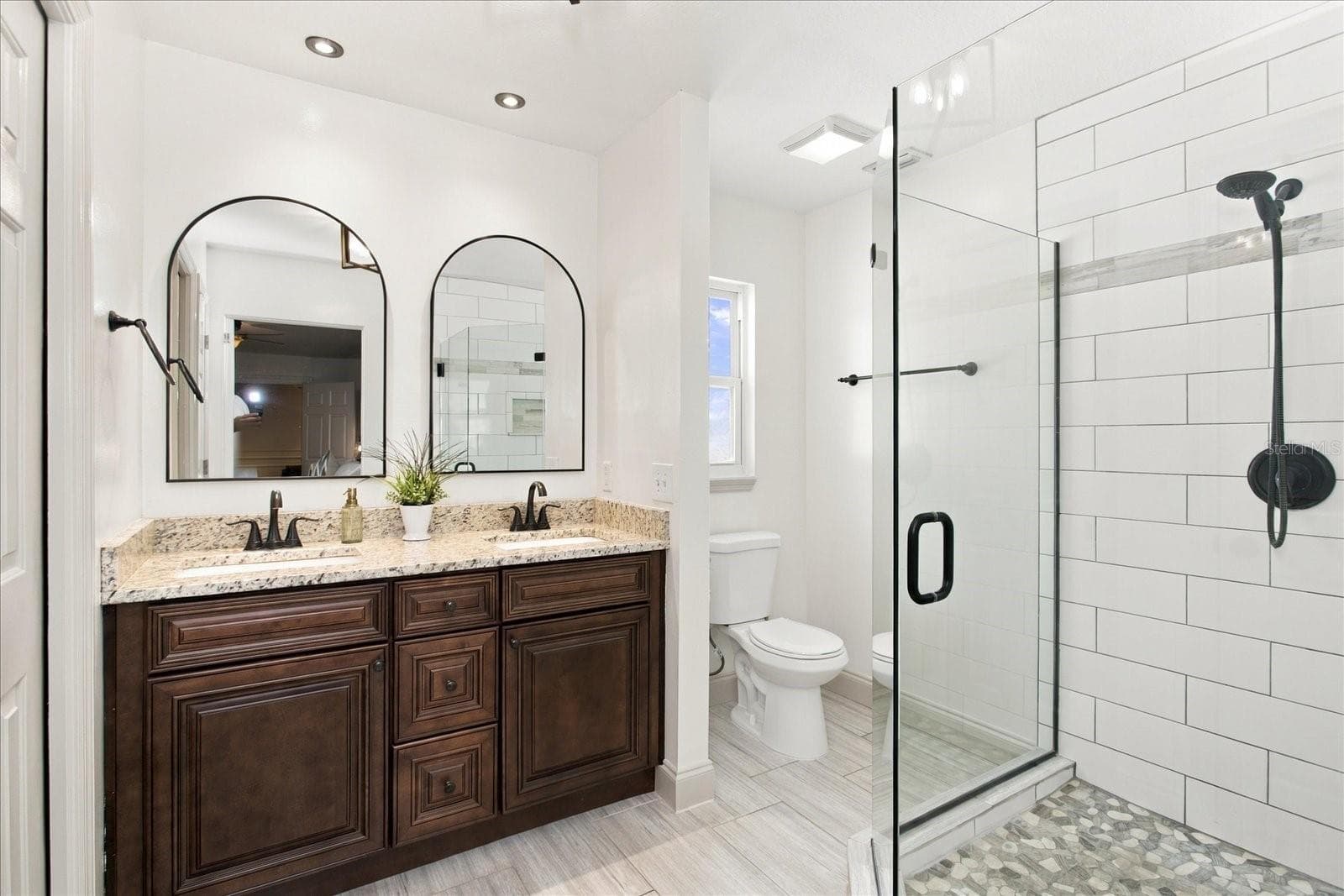 Single Family Residence at 3707 BAYVIEW DR, ORLANDO, photo 11 of 21