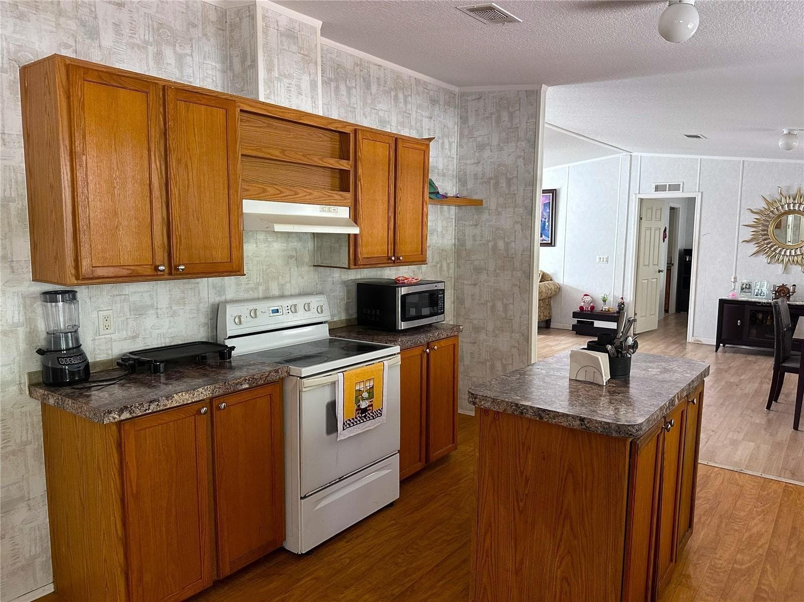 Modular Home at 1 RIDGE RD, FROSTPROOF, photo 6 of 20