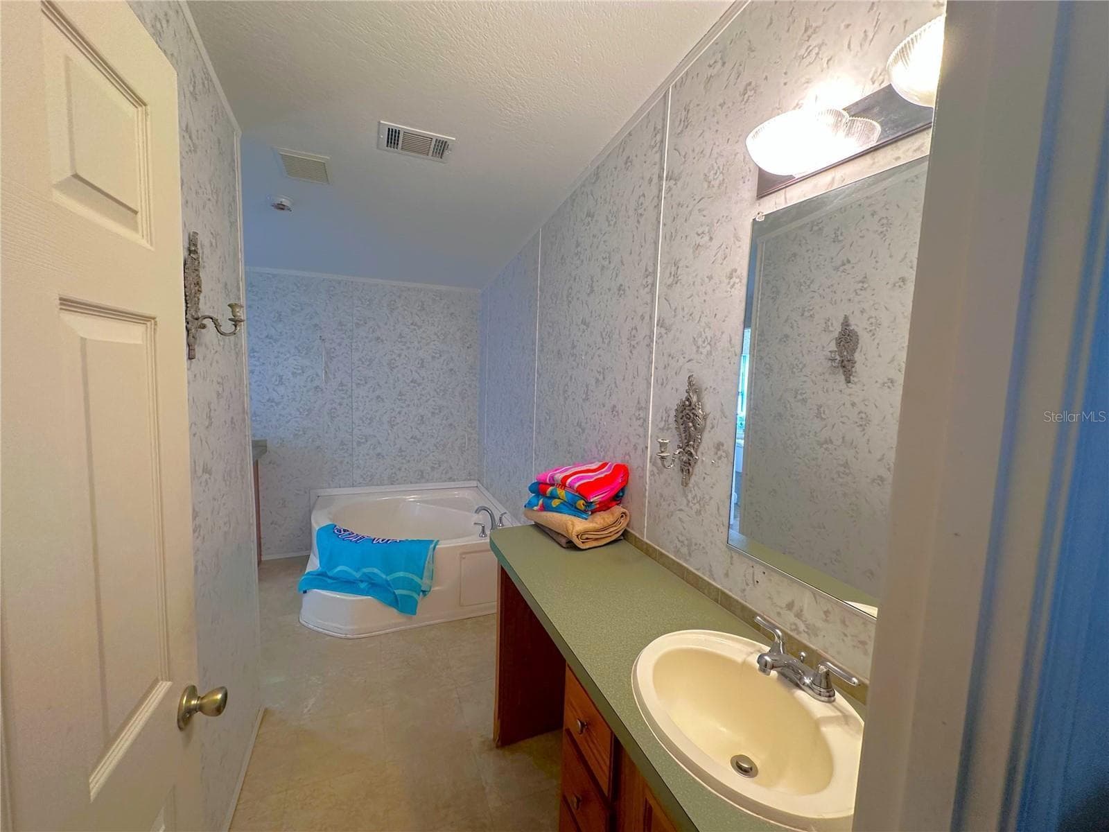 Modular Home at 1 RIDGE RD, FROSTPROOF, photo 10 of 20