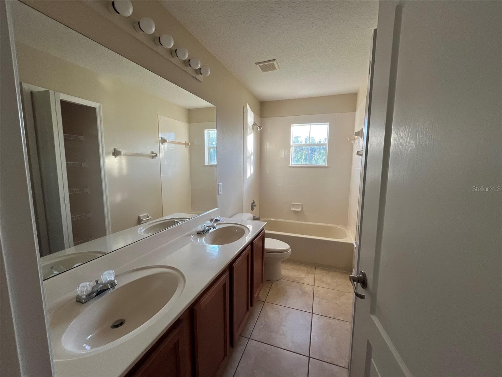 shared bath with two rooms - 5803 CHESHIRE COVE TER, ORLANDO