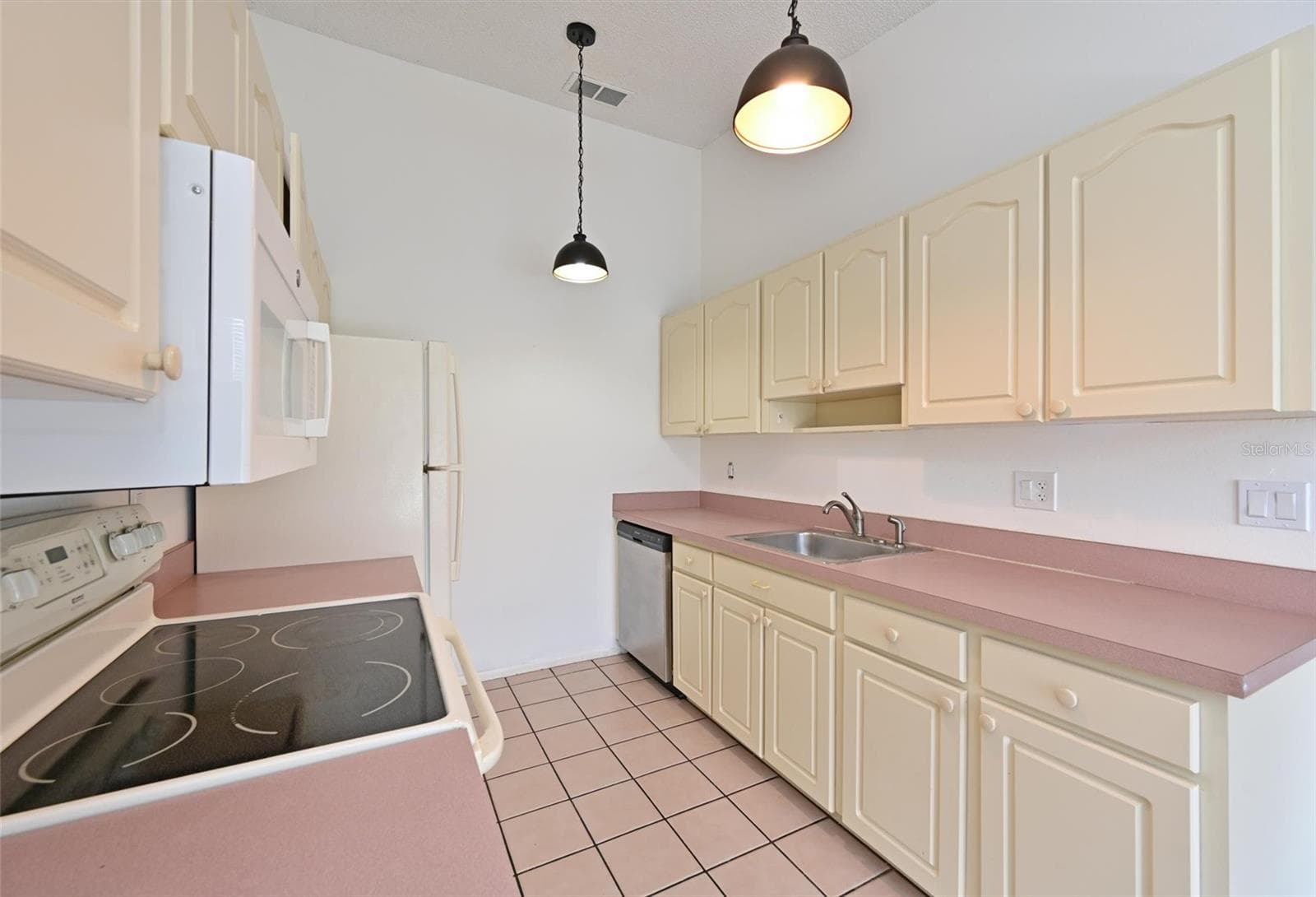 Villa at 3401 36TH ST W, BRADENTON, photo 9 of 39