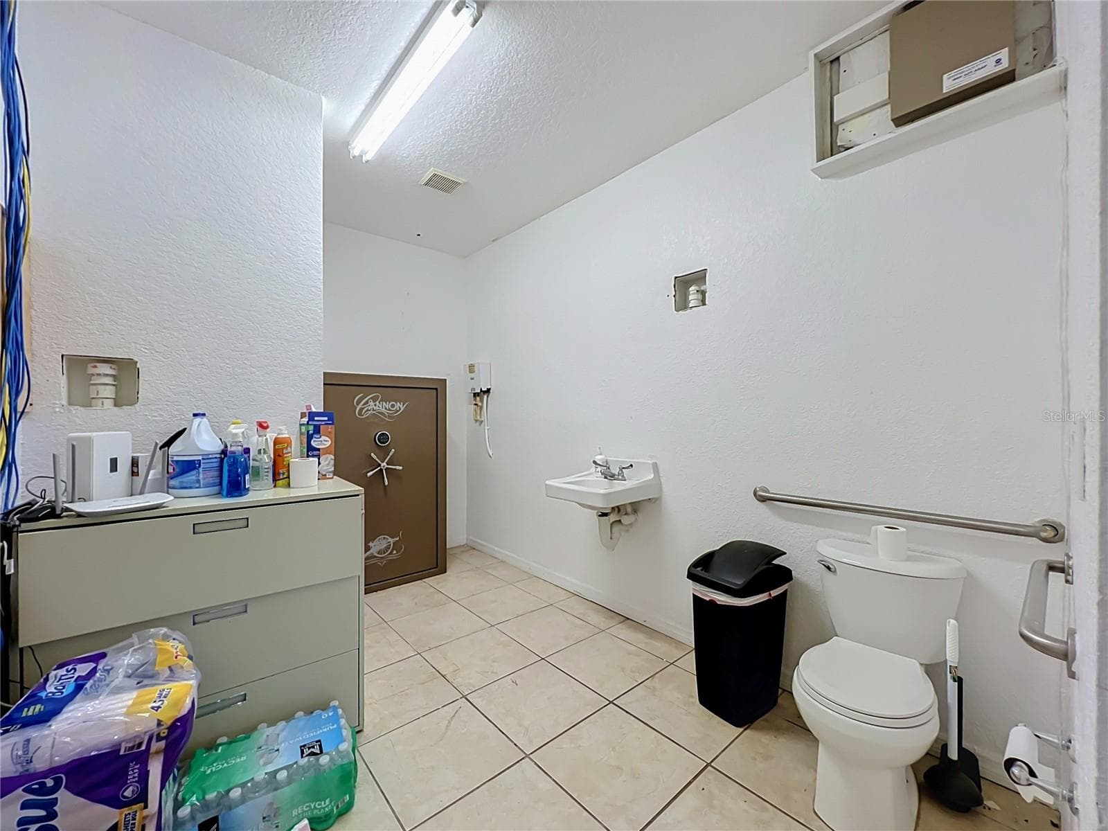 Mixed Use at 690 N SEMORAN BLVD, ORLANDO, photo 18 of 75