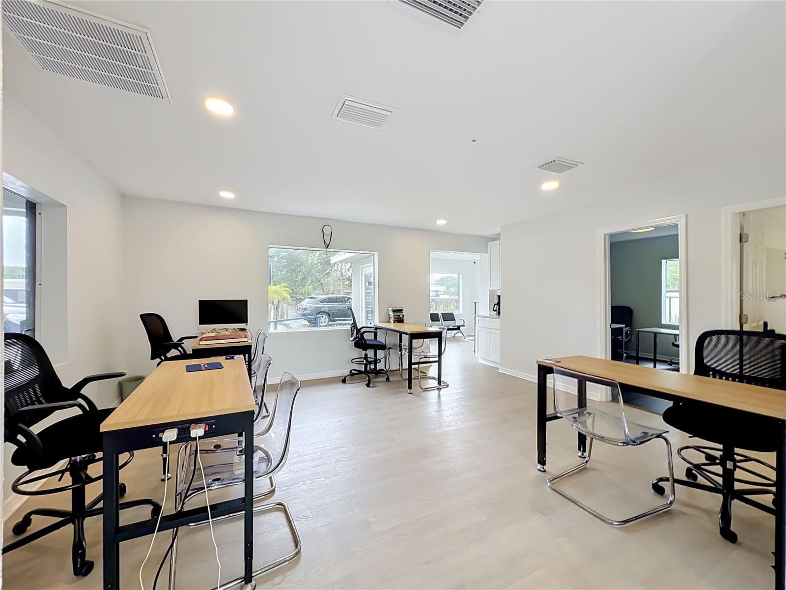 Mixed Use at 690 N SEMORAN BLVD, ORLANDO, photo 34 of 75