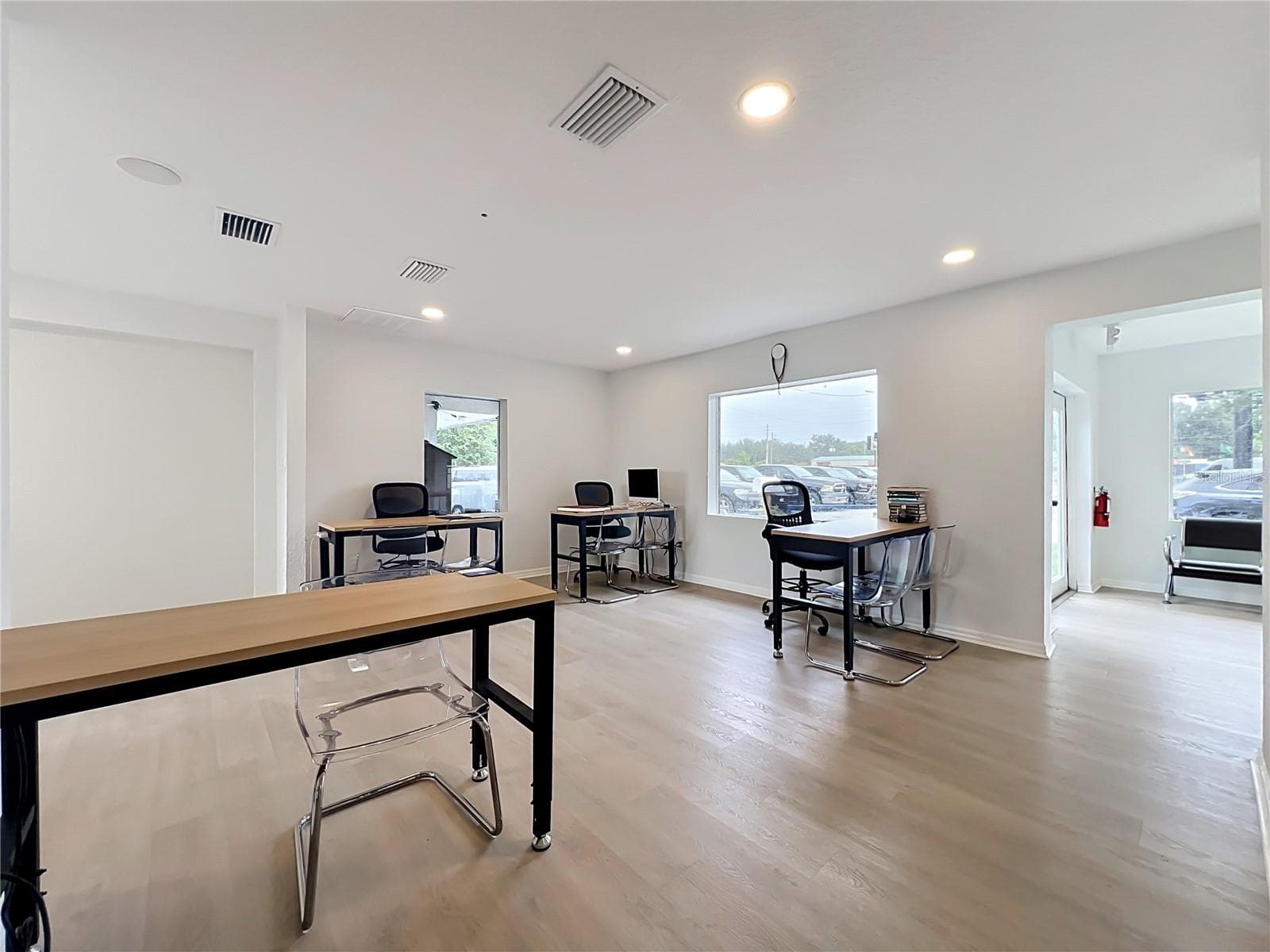 Mixed Use at 690 N SEMORAN BLVD, ORLANDO, photo 37 of 75