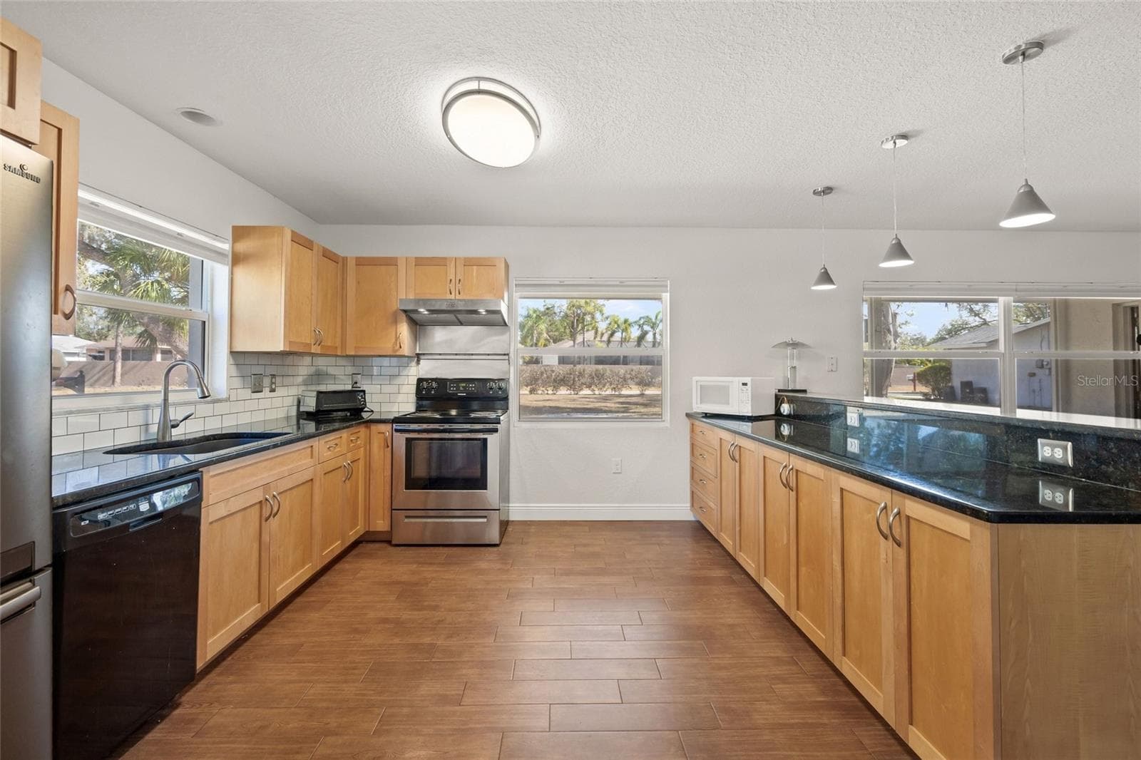 Single Family Residence at 6520 QUONSET RD, BRADENTON, photo 12 of 34