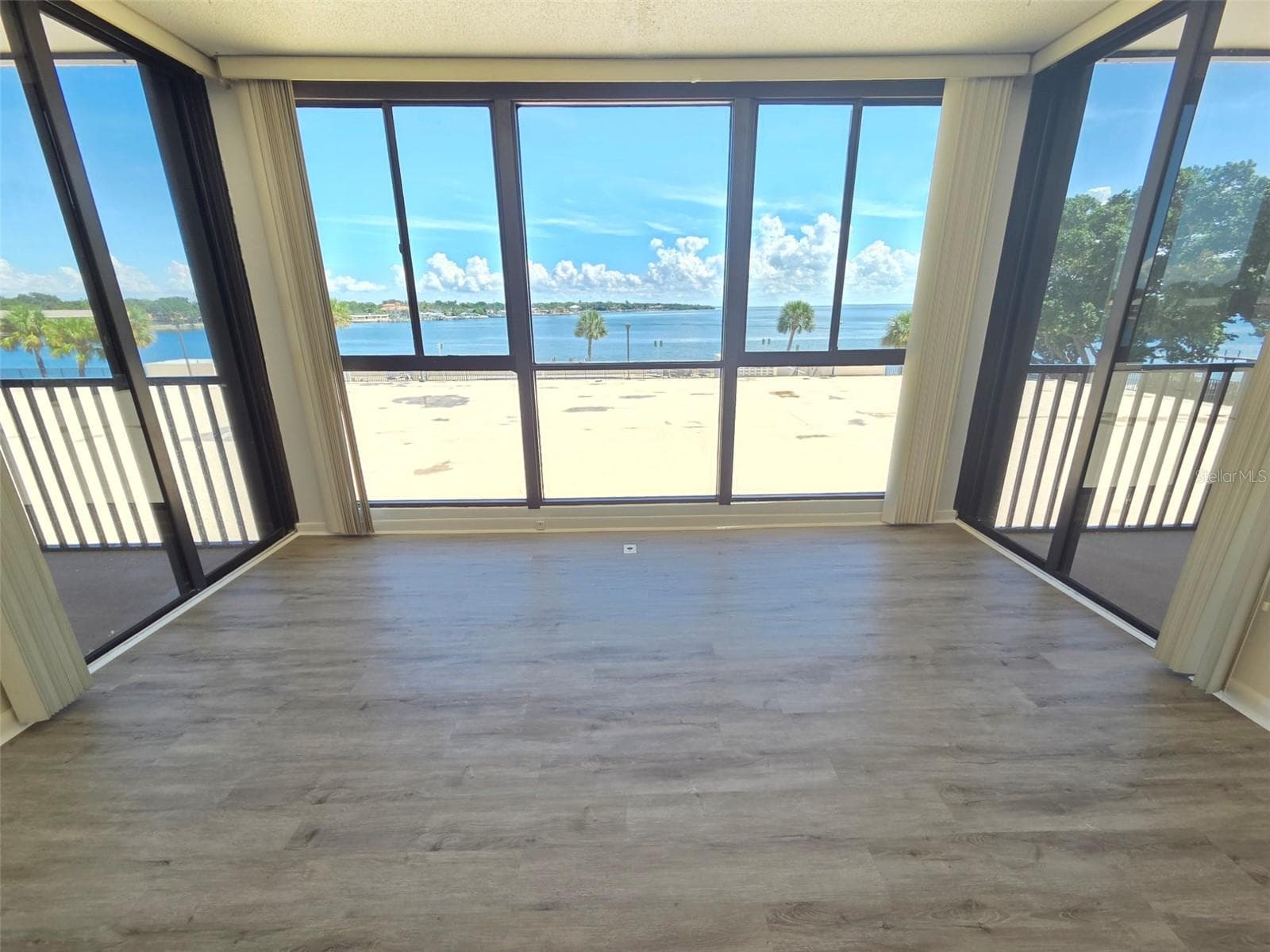 Family room view - 7100 SUNSHINE SKYWAY LN S #301, ST PETERSBURG