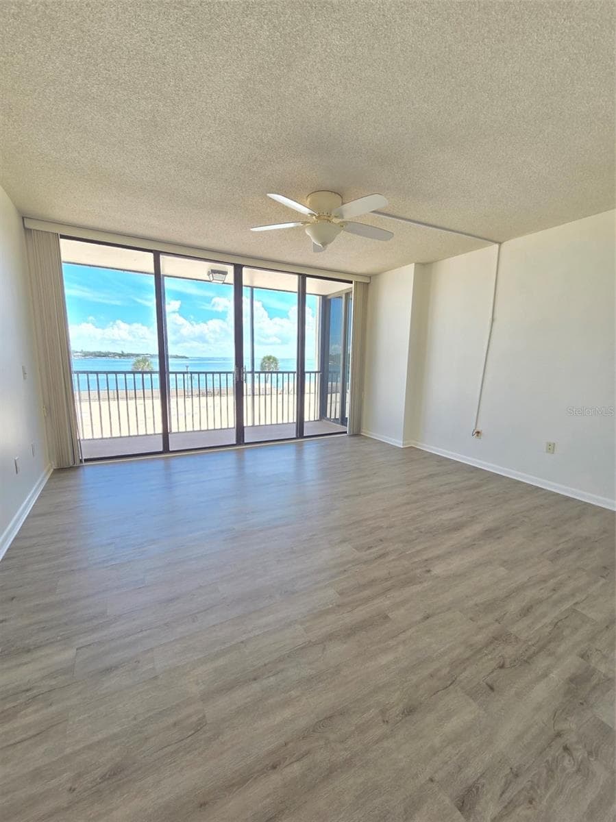 Owners Suite - 7100 SUNSHINE SKYWAY LN S #301, ST PETERSBURG